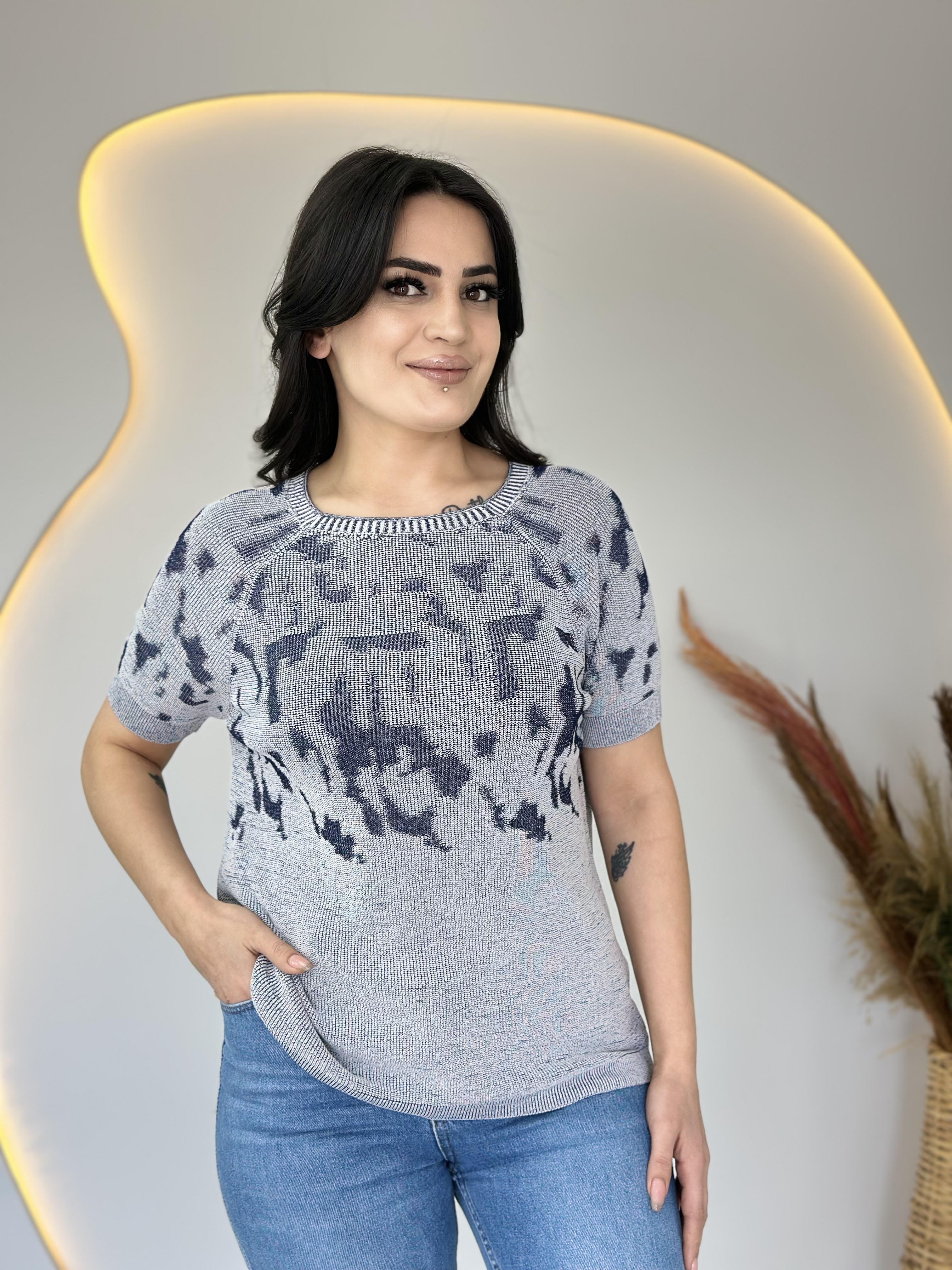 Lili Gri  Jakarlı Desenli Kisa Kollu Bluz D042