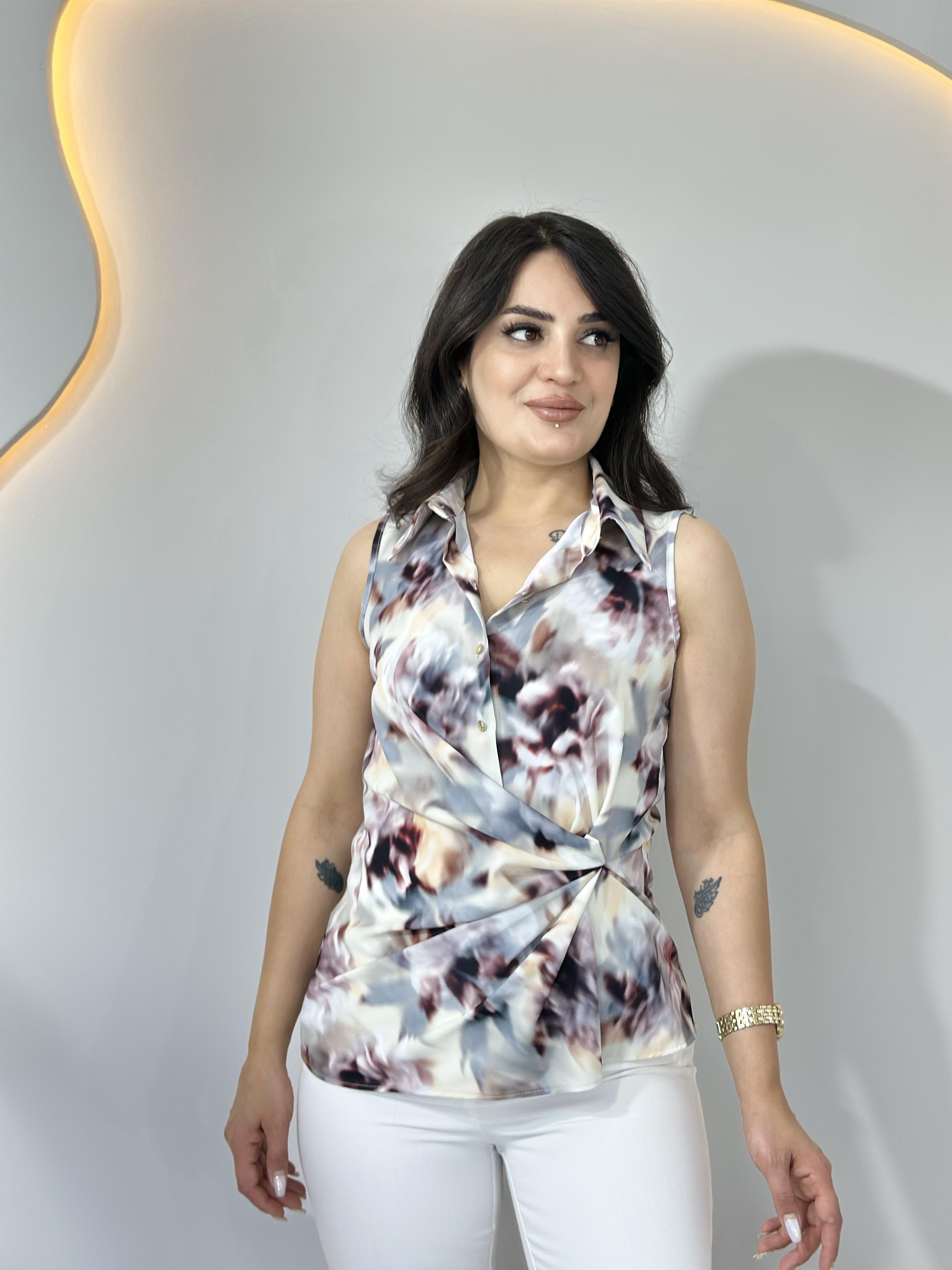 Melo Lila Desenli Saten Yandan Büzgülü Düğmeli Sıfır Kol Bluz A066 