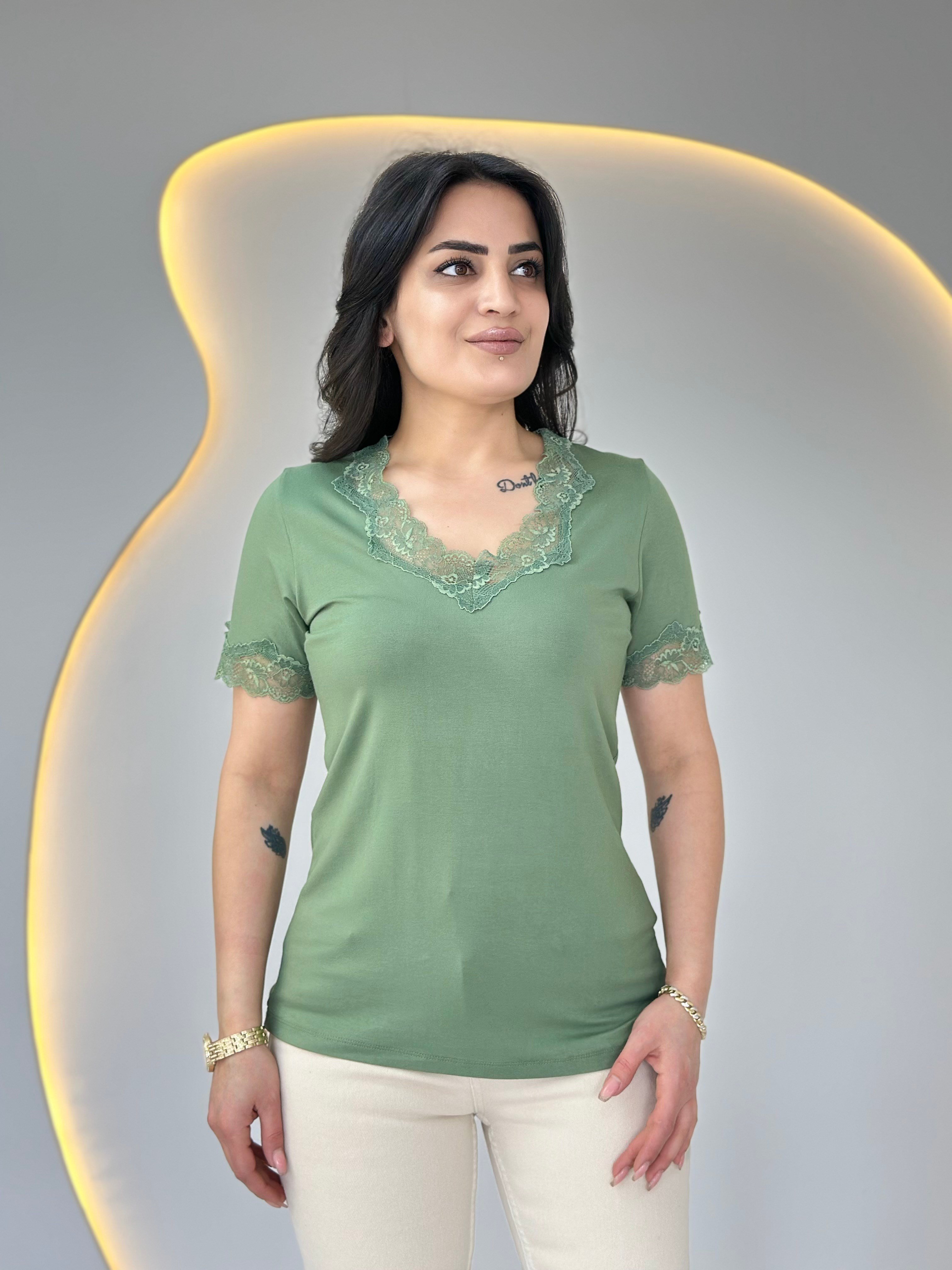 Pade Mint Yeşili Dantel İşlemeli Viskon Bluz D067