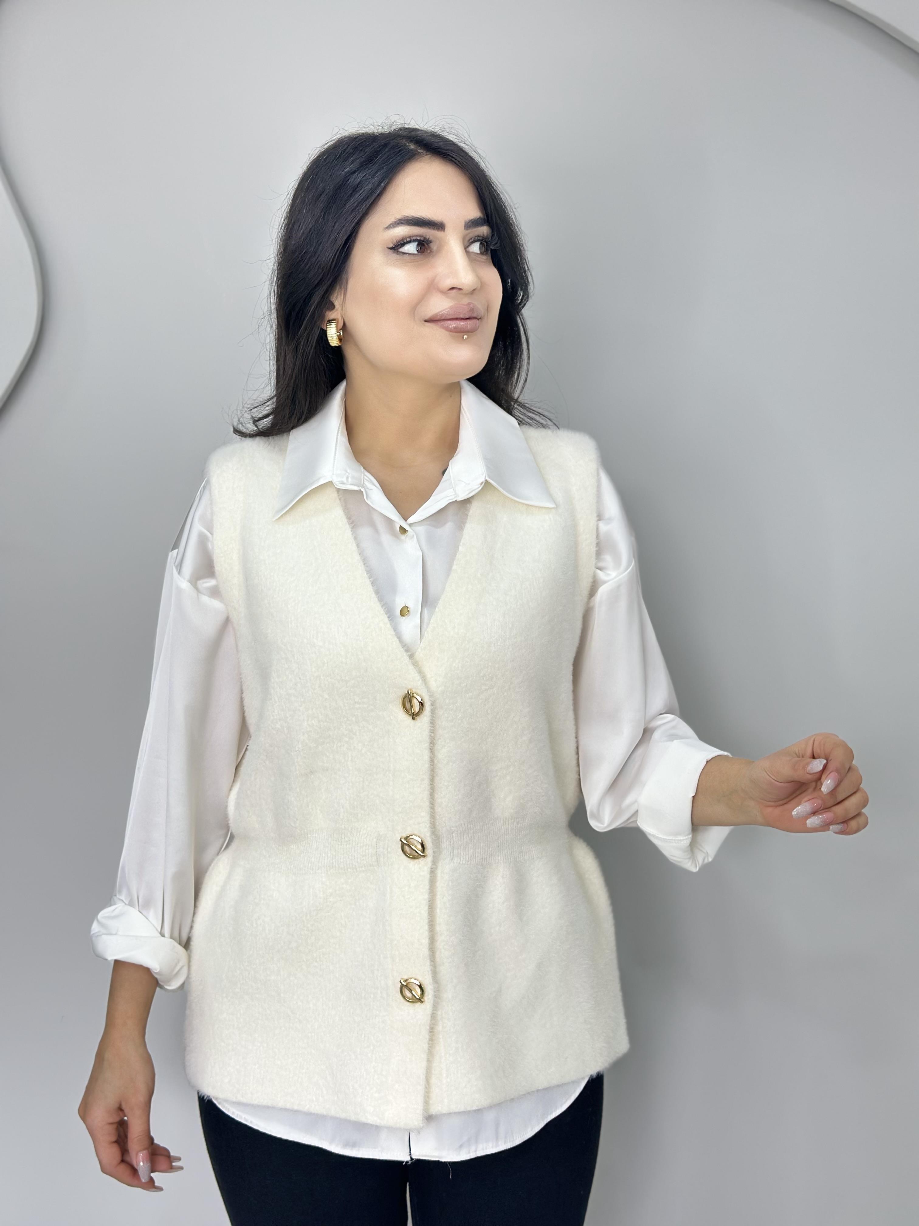 Sade Beyaz Peluş Gold Düğmeli Büzgüllü Yelek A031