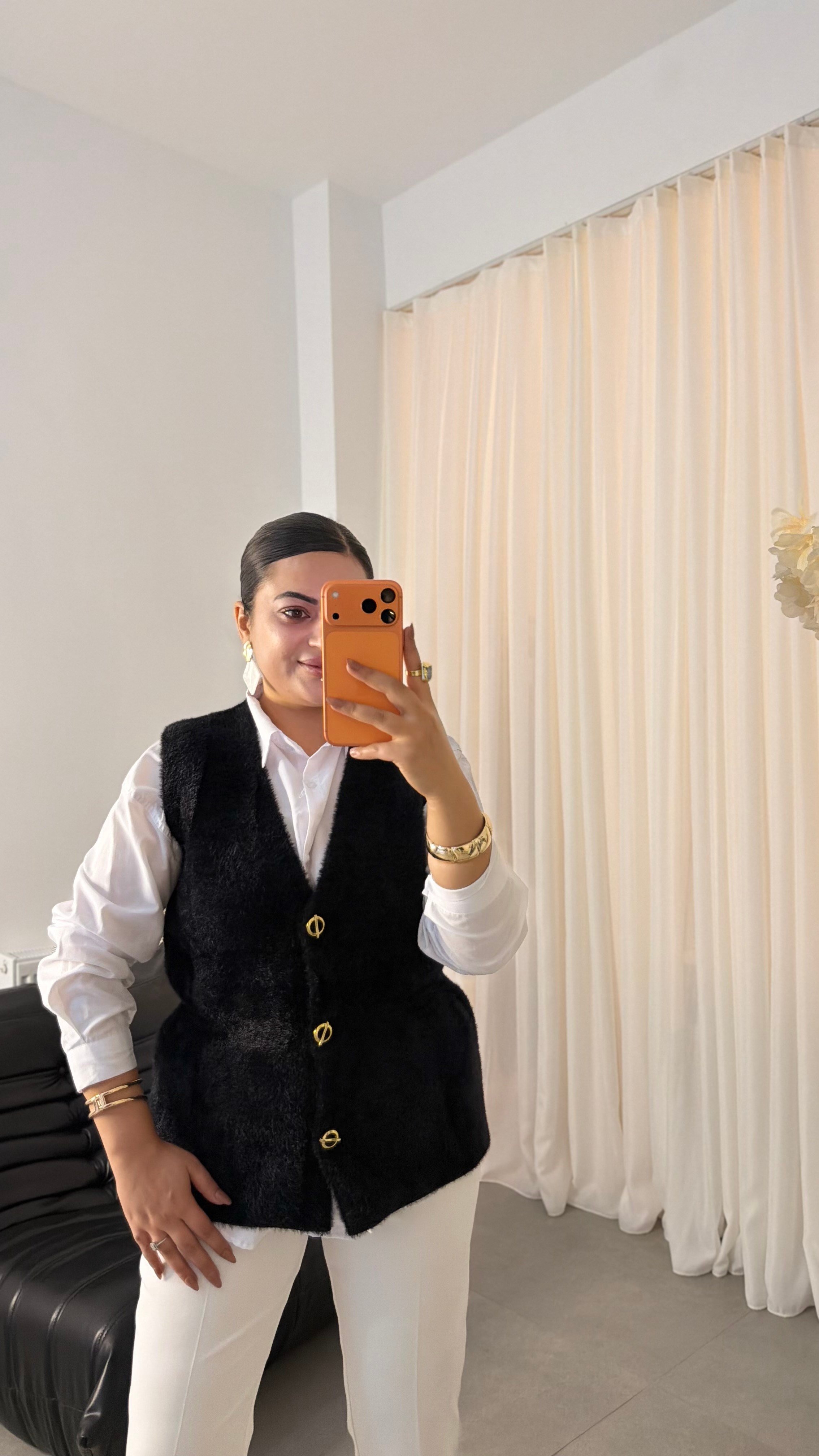 Sade Peluş Gold Düğmeli Büzgüllü Yelek Siyah
