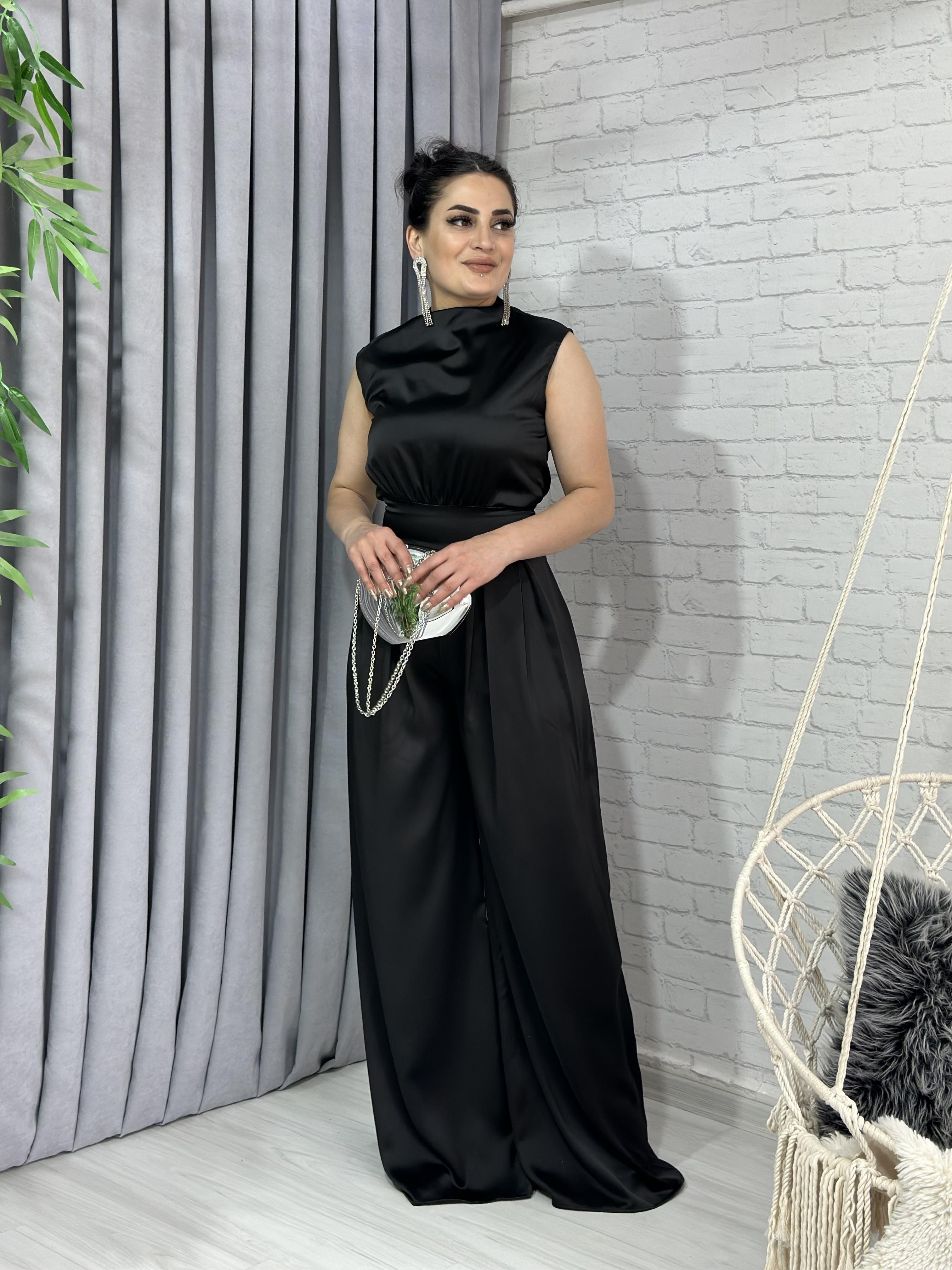 Siyah Drape Detaylı Bol Paça Tulum A041