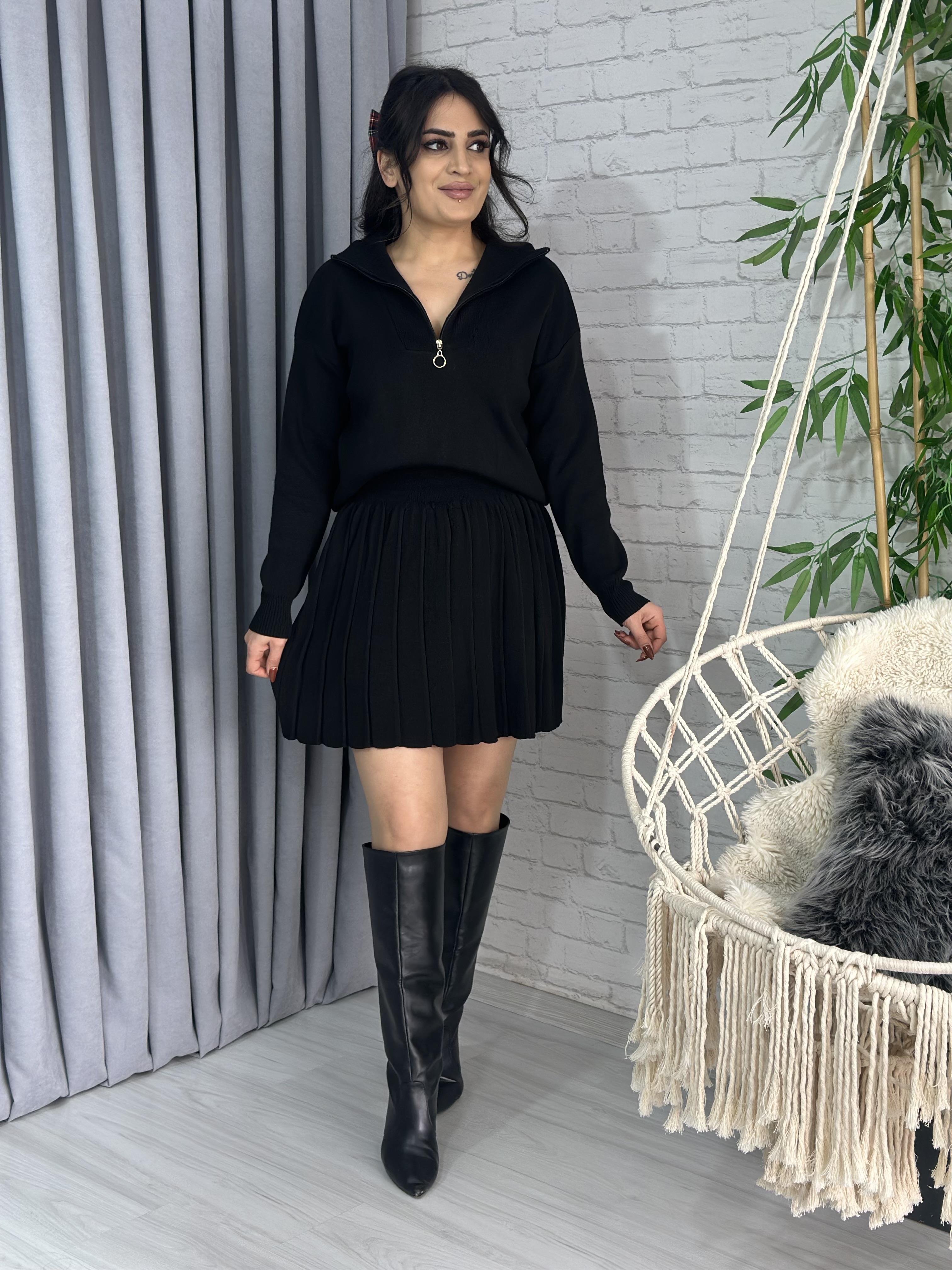 Siyah Pileli Etekli Triko Takım A217