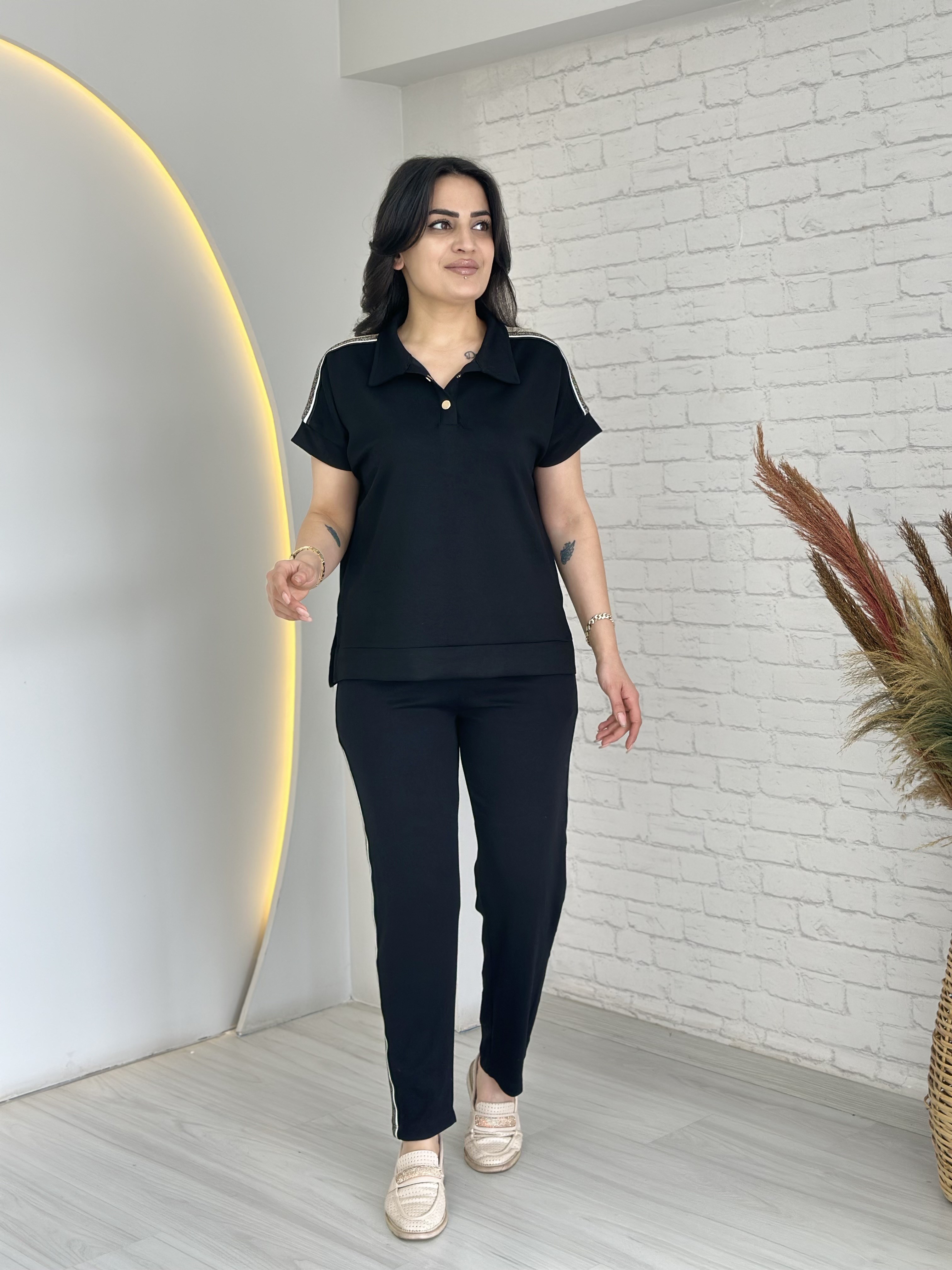 Truva Siyah Polo Yaka Düğmeli Şerit Detaylı Cepli Takım D064
