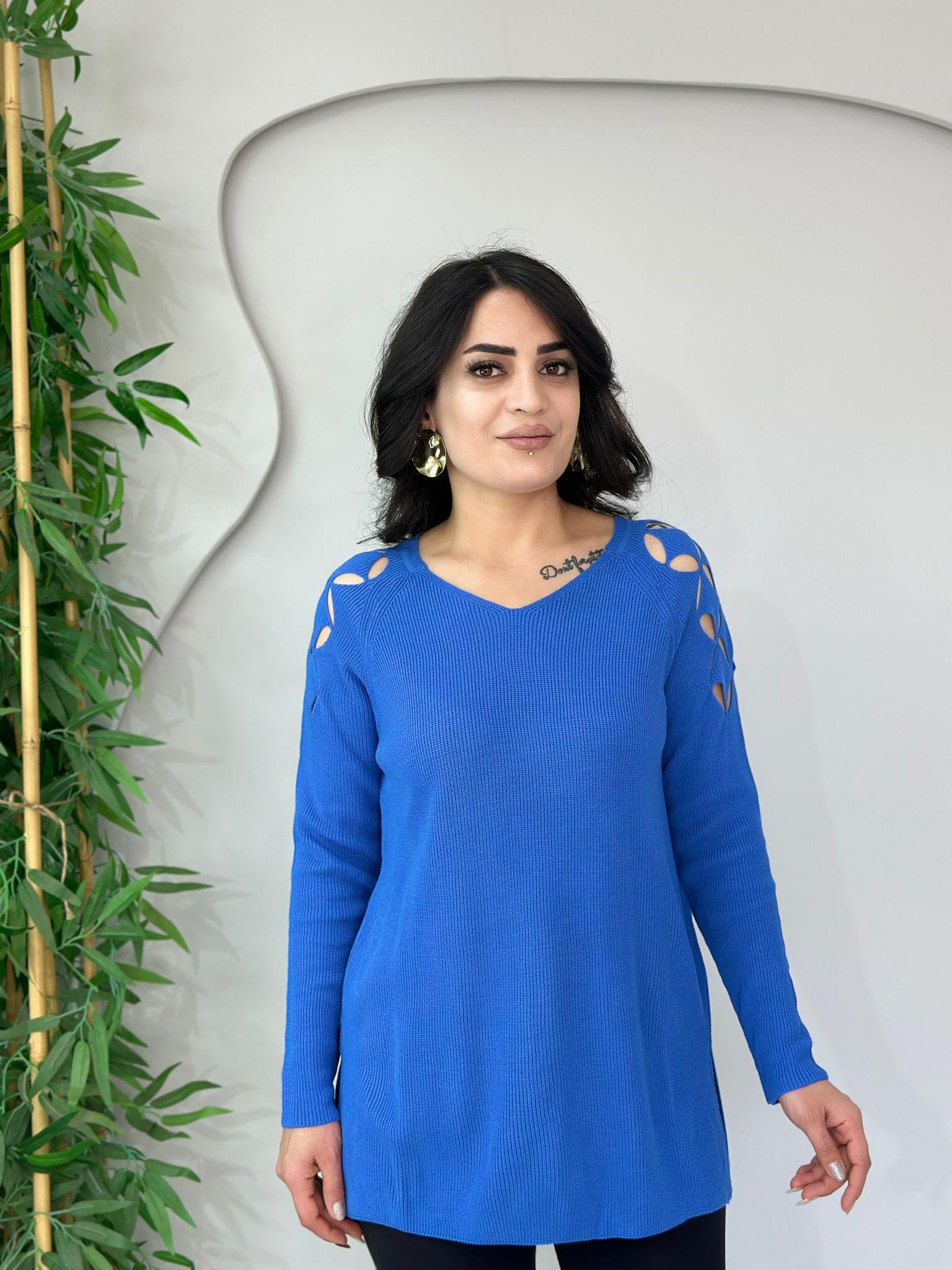 Viora Bebe Mavi V Yaka Omuzları Ajurlu Yanları Yırtmaçlı Triko Bluz A7412