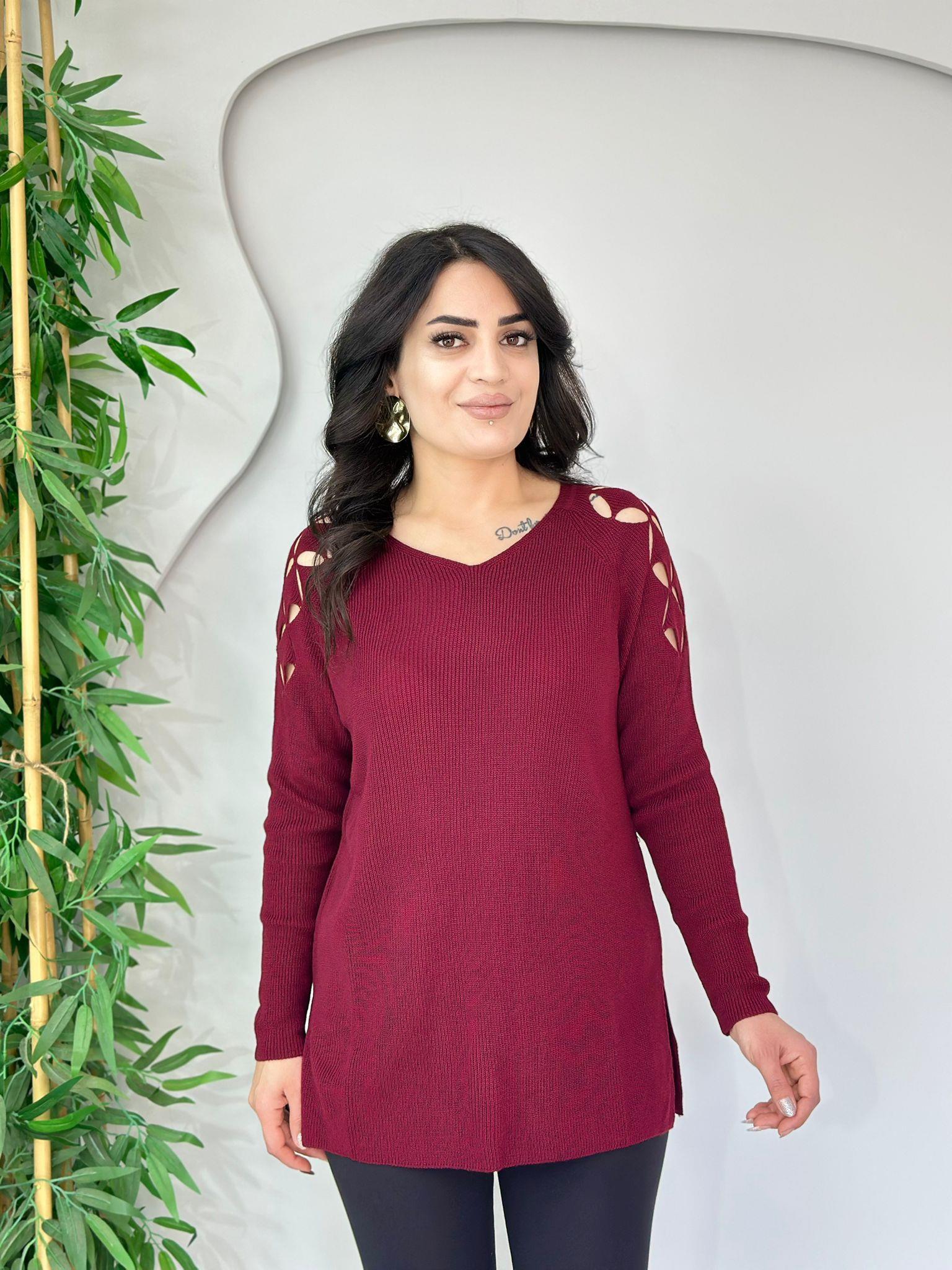 Viora Bordo V Yaka Omuzları Ajurlu Yanları Yırtmaçlı Triko Bluz A7412