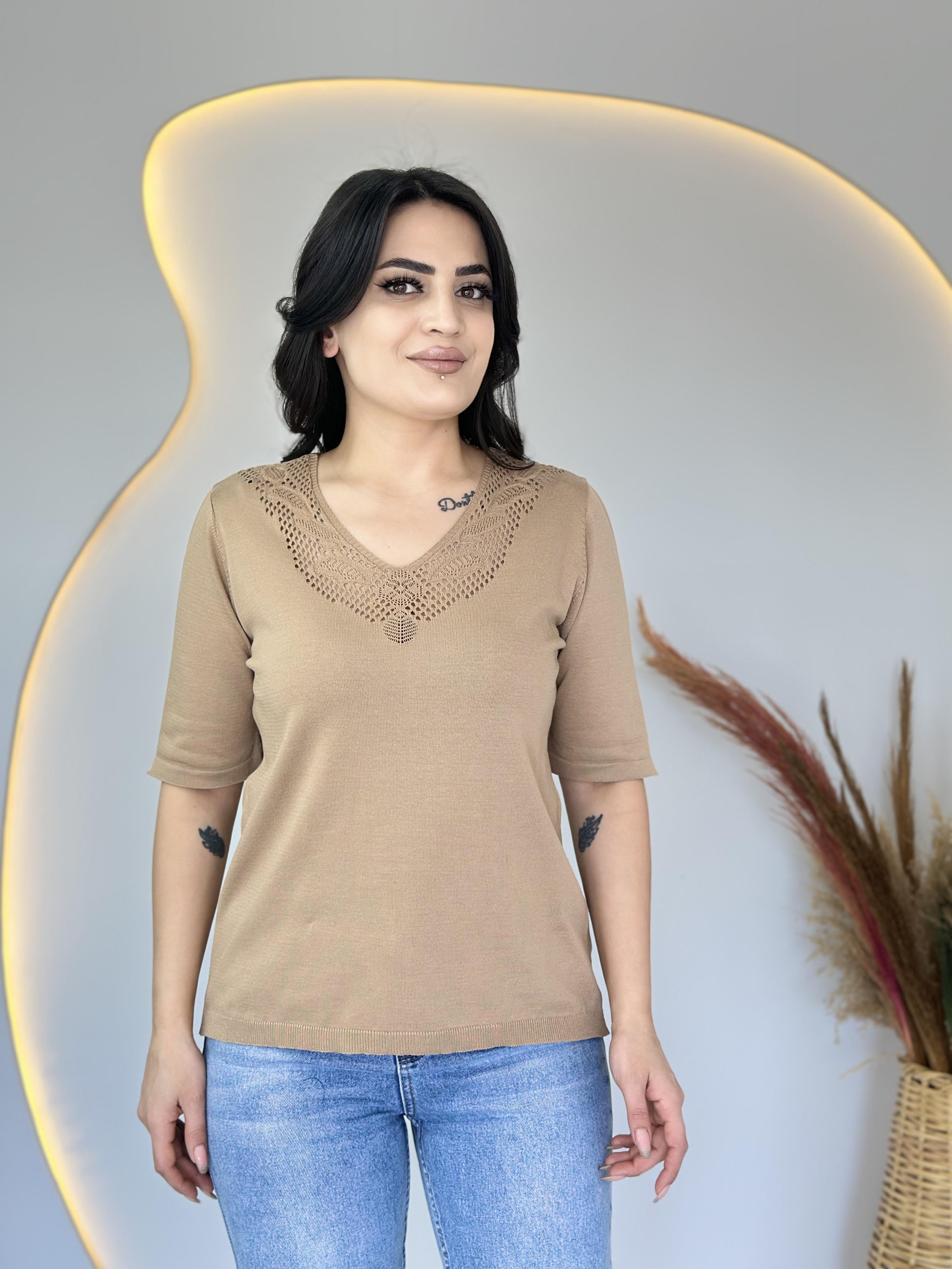 Alba Camel V Yaka Ve Sırt Ajur Detaylı Yarım Kol Tshirt Bluz D039