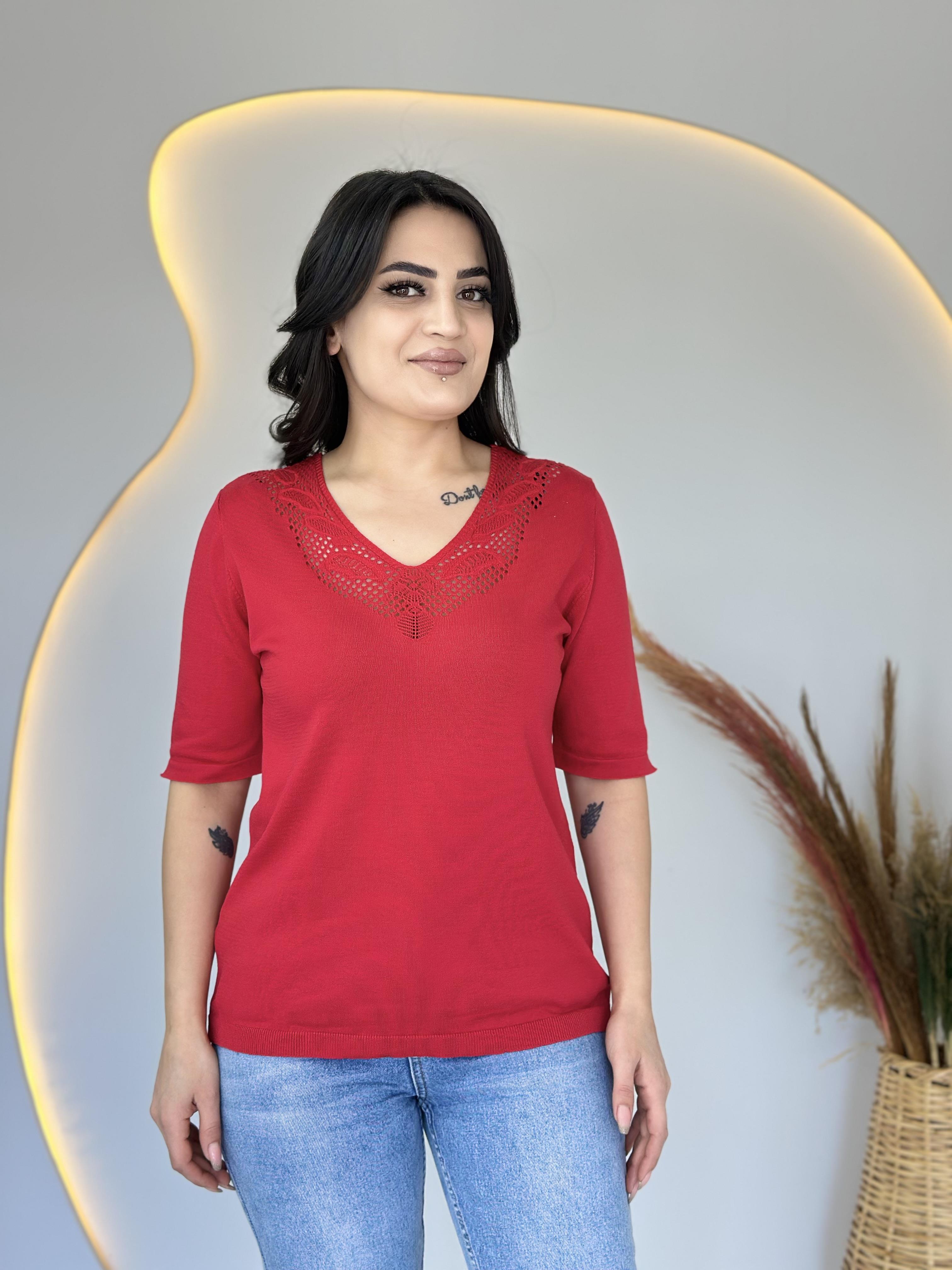 Alba Kırmızı V Yaka Ve Sırt Ajur Detaylı Yarım Kol Tshirt Bluz D039