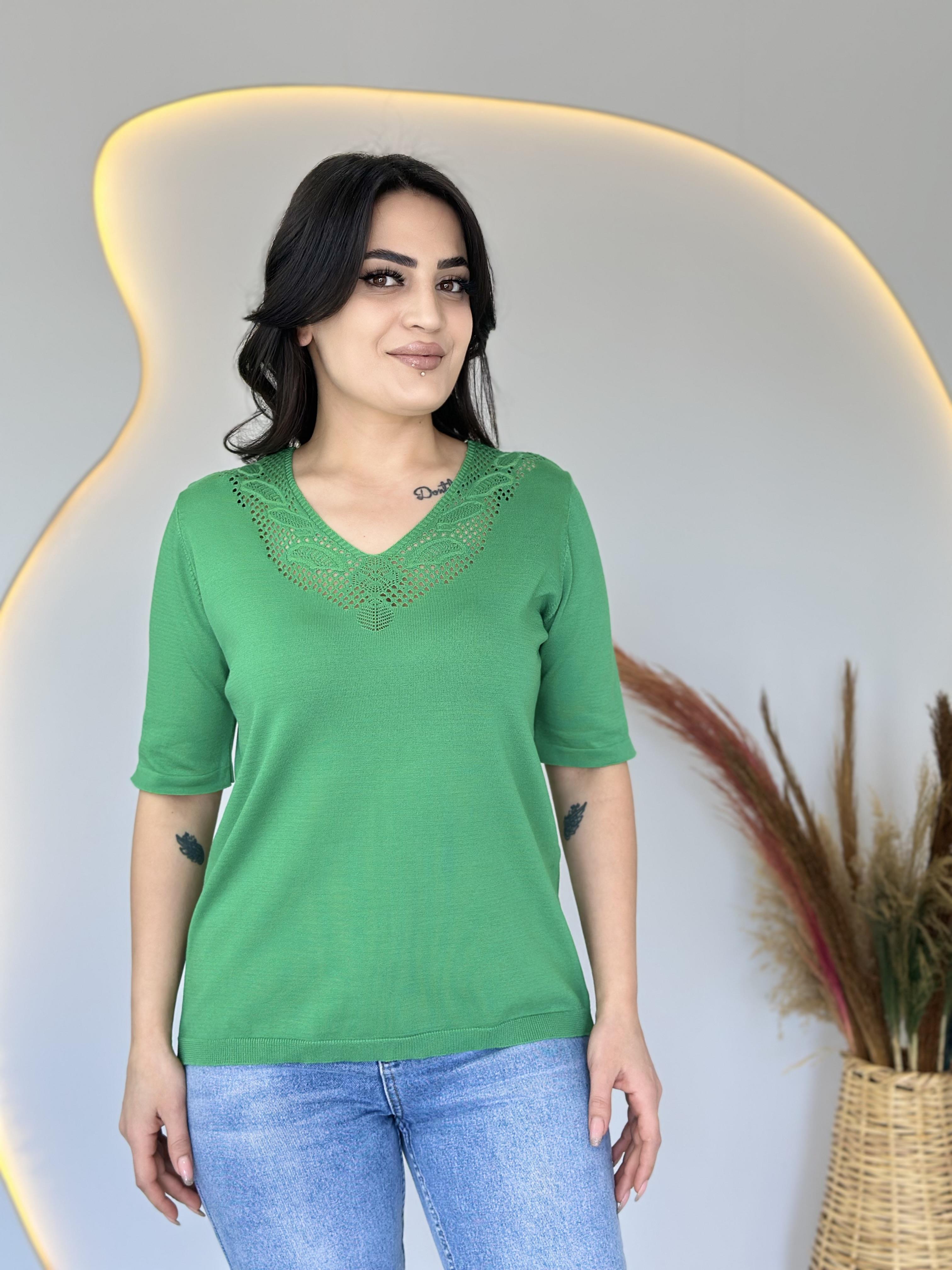 Alba Yeşil V Yaka Ve Sırt Ajur Detaylı Yarım Kol Tshirt Bluz D039