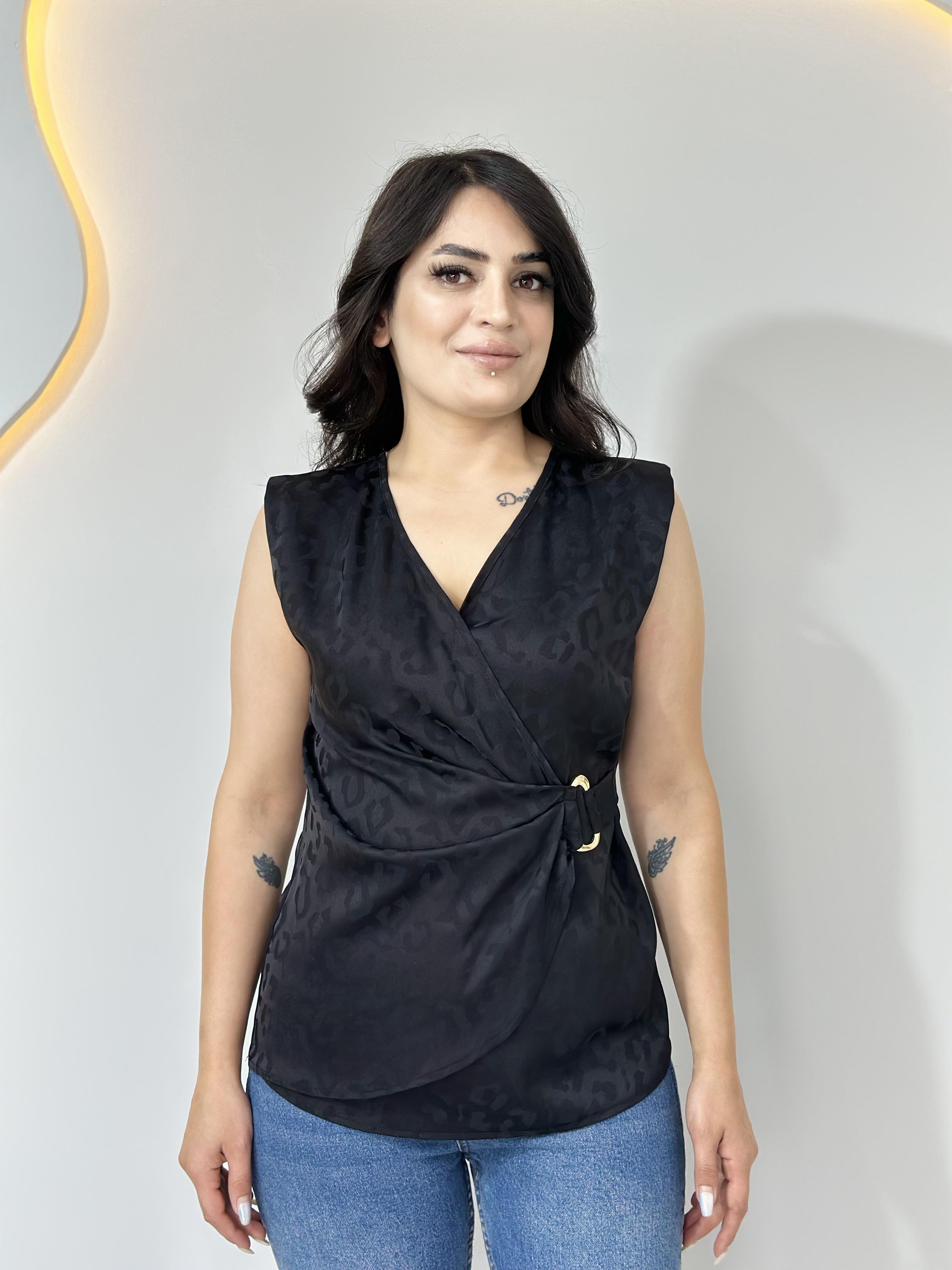 Axis Siyah Kruvaze Yaka Zebra Jakarlı Tokalı Bluz  A091