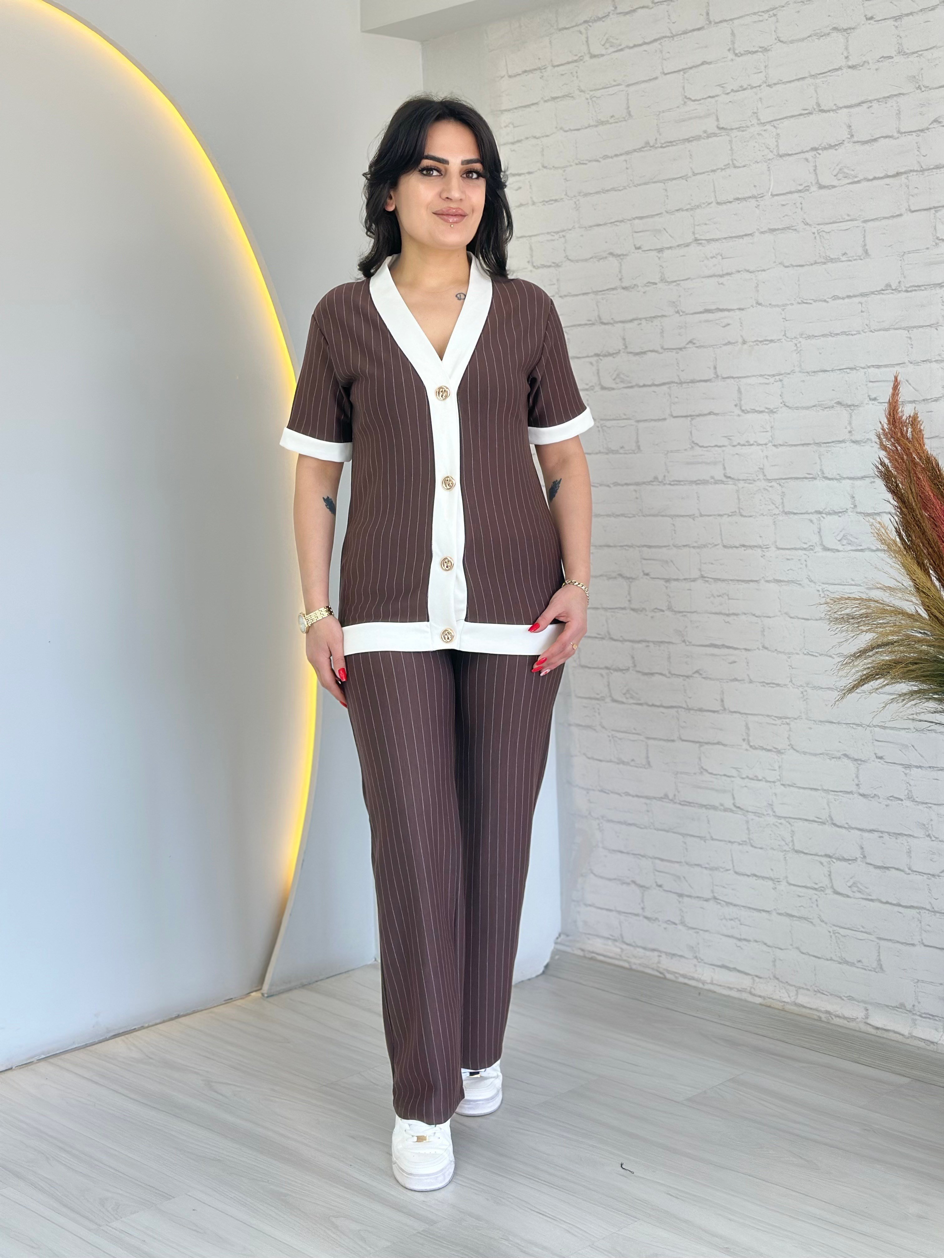 Bera Kahve V Yaka Çizgili Ve Şeritli Önü Düğmeli Kısa Kol Modal İkili Takım D078