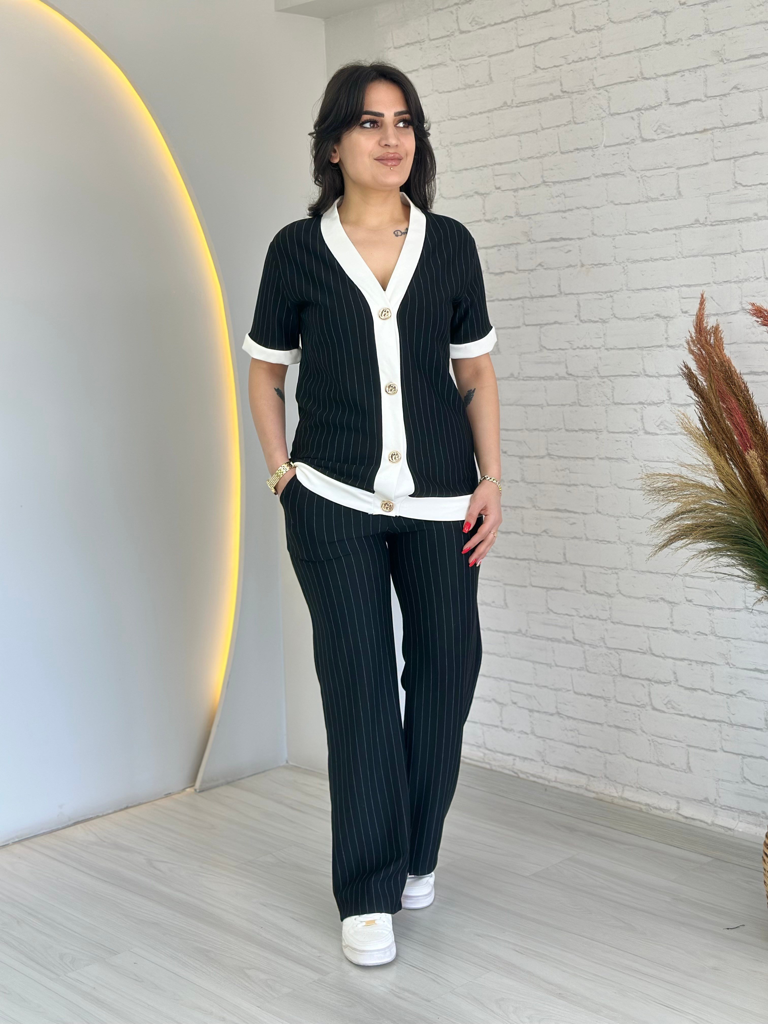 Bera Siyah V Yaka Çizgili Ve Şeritli Önü Düğmeli Kısa Kol Modal İkili Takım D078