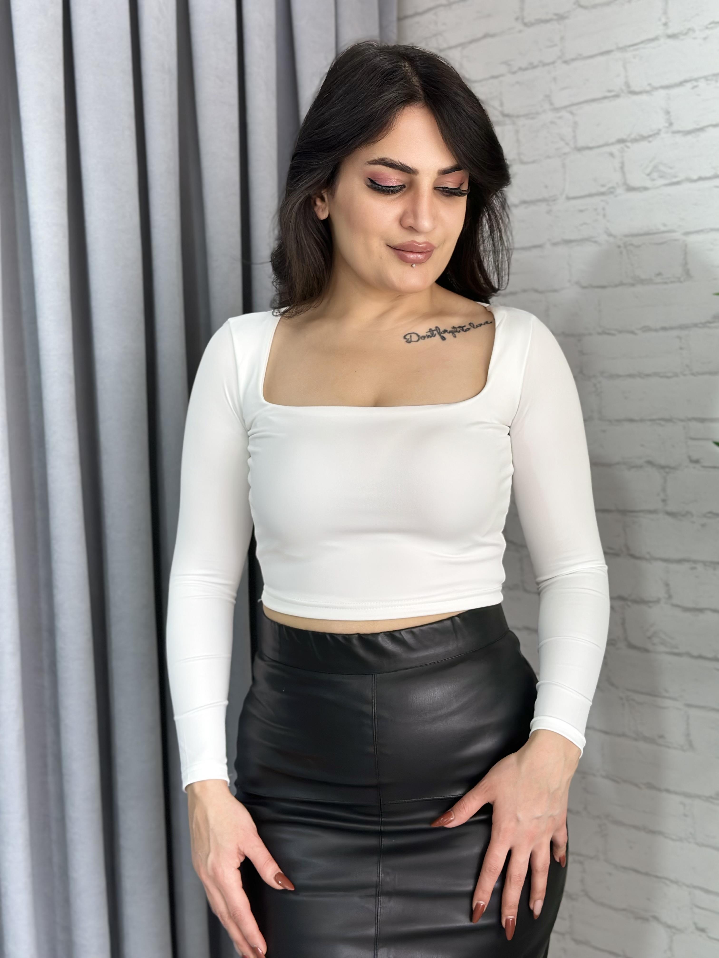 Beyaz Kare Yaka Sandy Kumaş Basic Crop Bluz