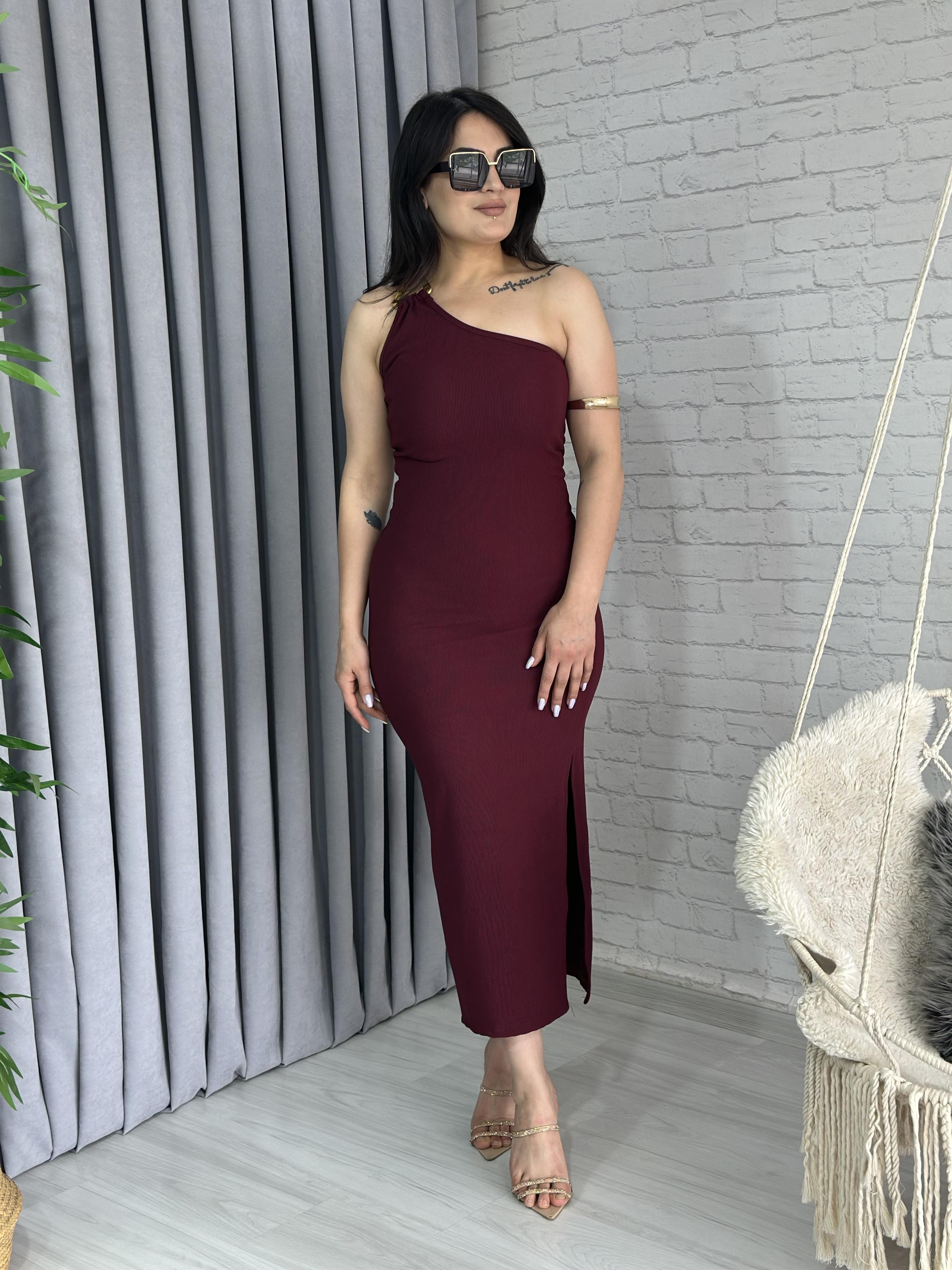 Bordo Tek Omuz Dekolte Ottoman Kumaş Yandan Yırtmaçlı Broş Elbise A027