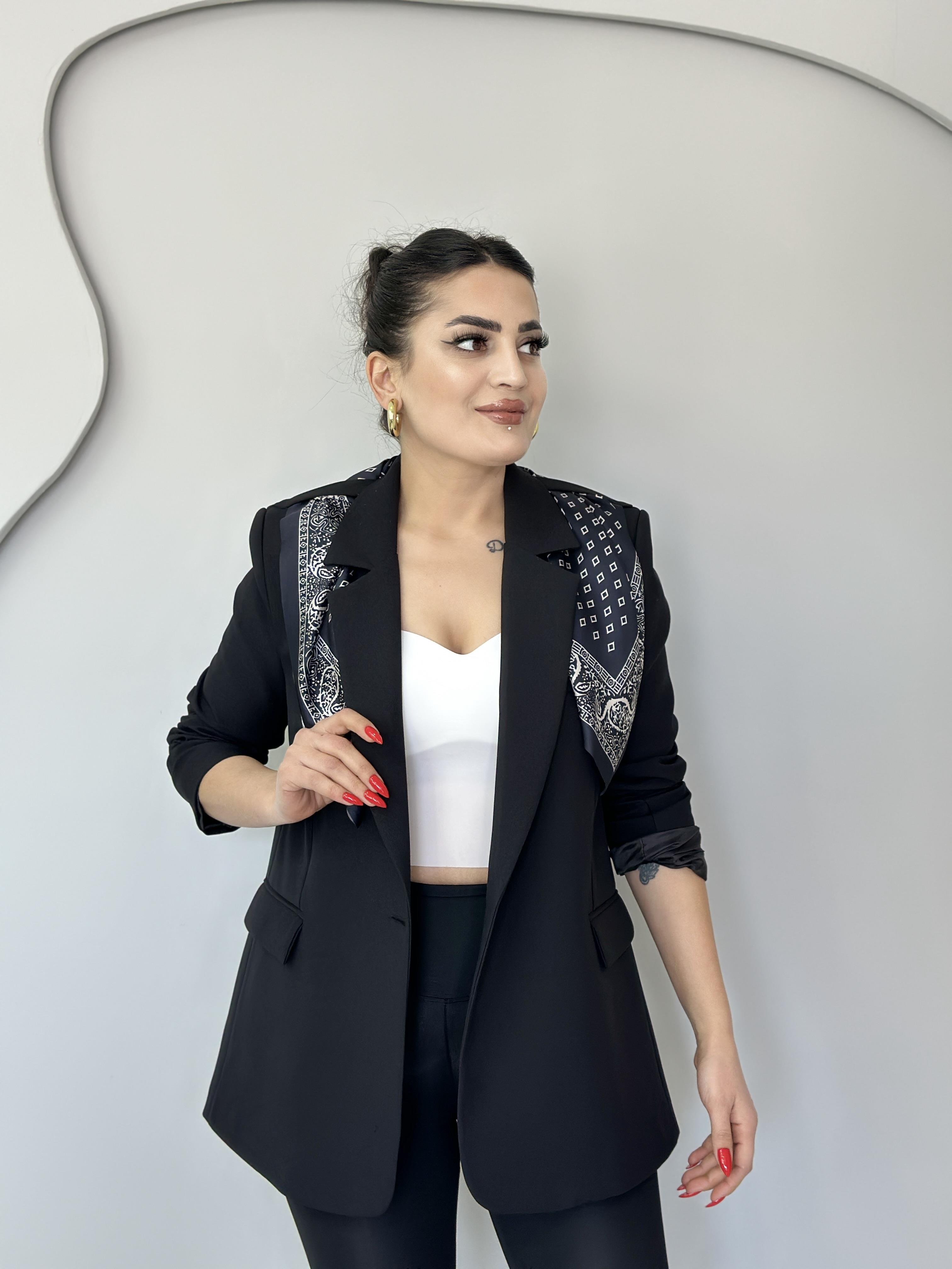 Cinda Siyah Fular Detaylı Astarlı Blazer Ceket C7665