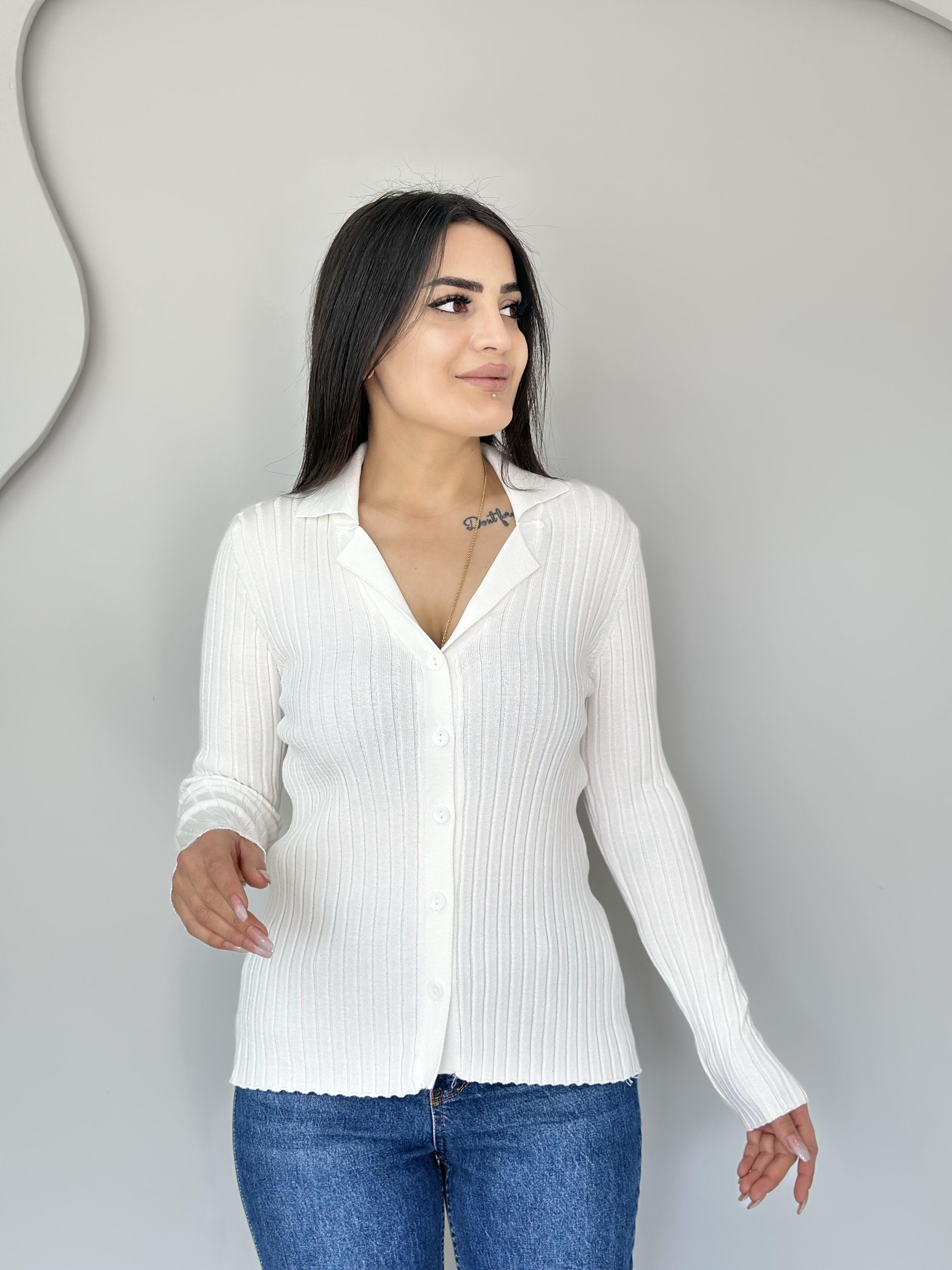 Elara Beyaz Polo Yaka Düğmeli Fitilli Triko Bluz C4141