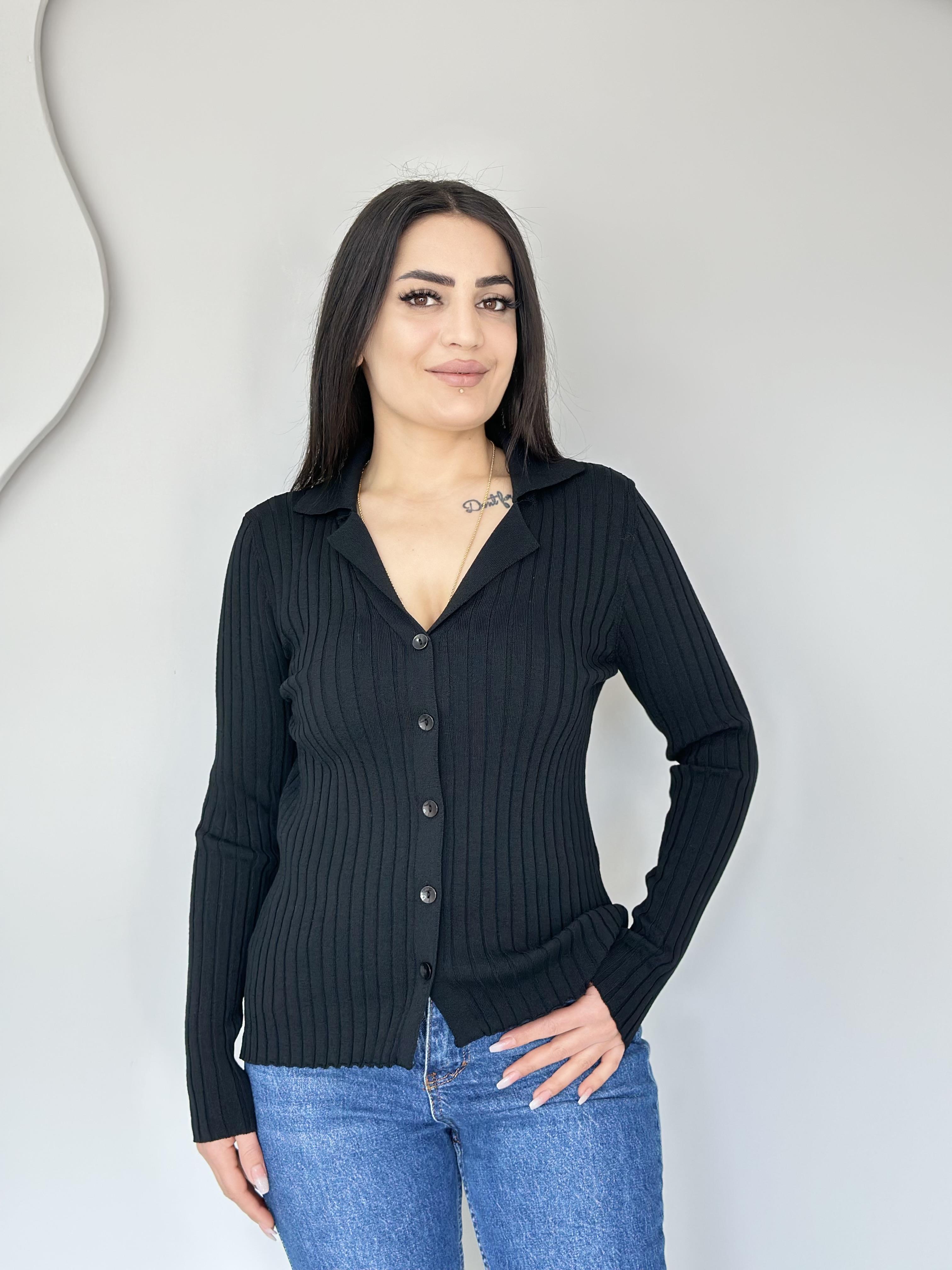 Elara Siyah Polo Yaka Düğmeli Fitilli Triko Bluz C4141