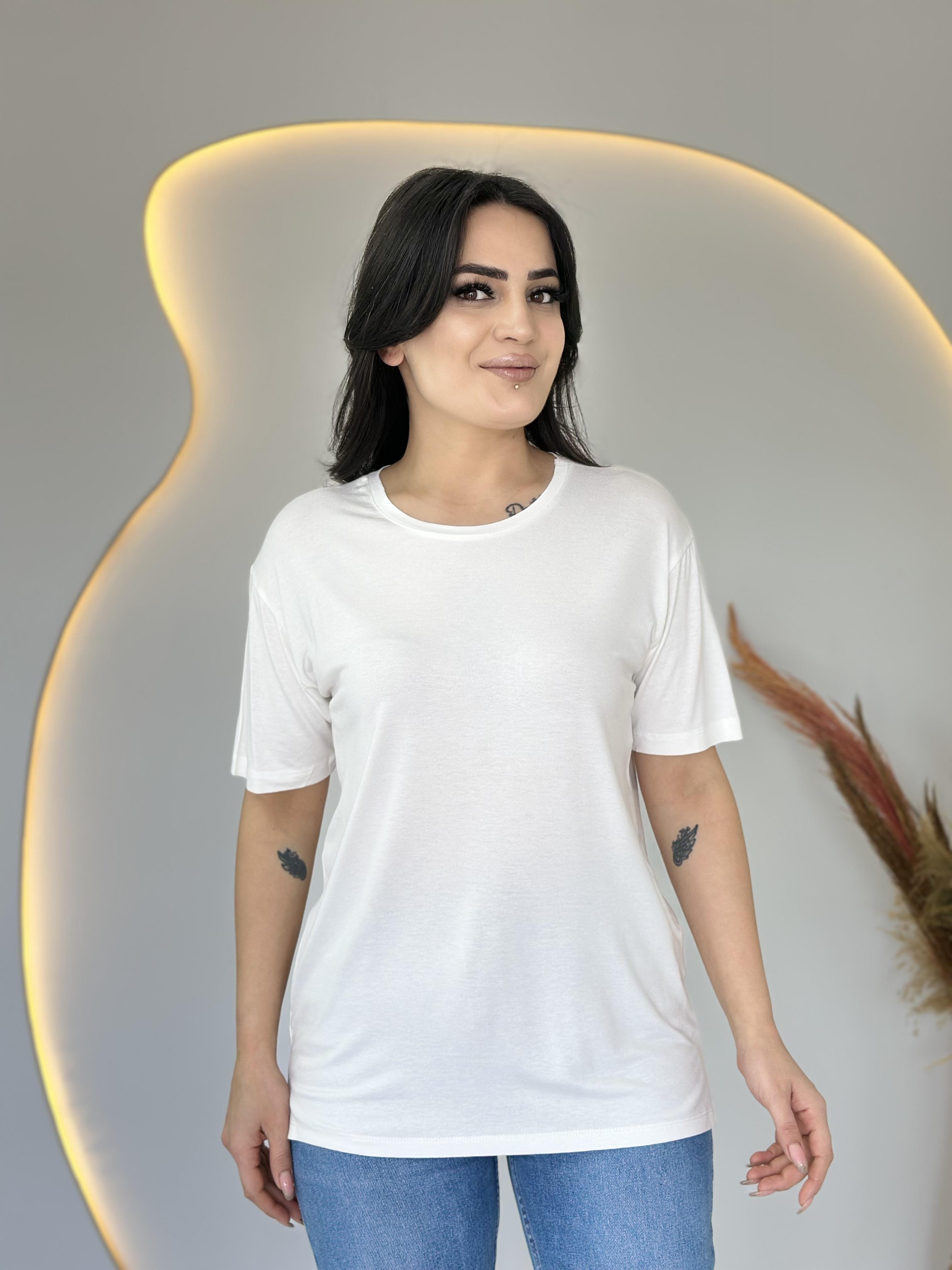 Evel Beyaz Bisiklet Yaka Yırtmaçlı Viskon T-shirt D044