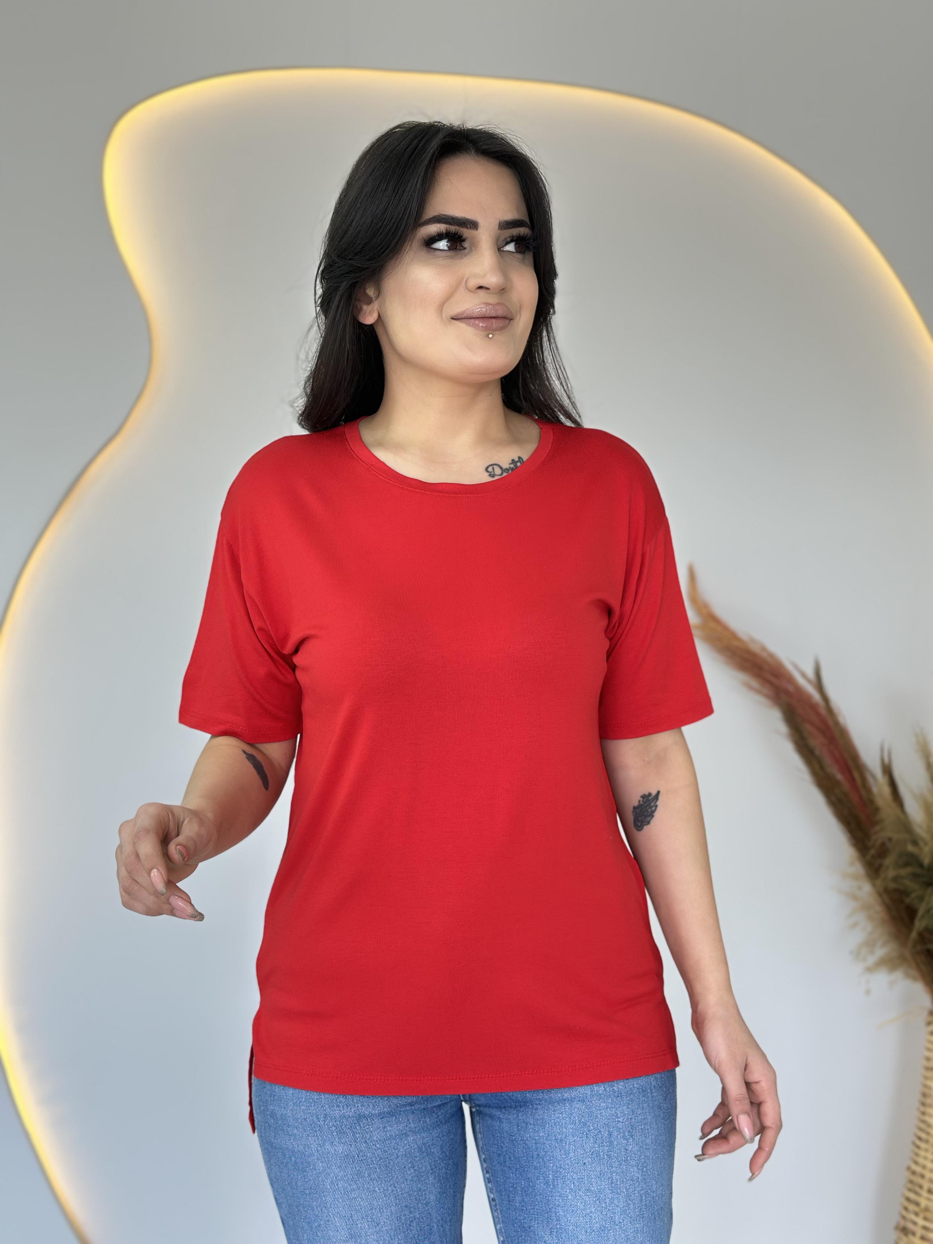 Evel Kırmızı Bisiklet Yaka Yırtmaçlı Viskon T-shirt D044