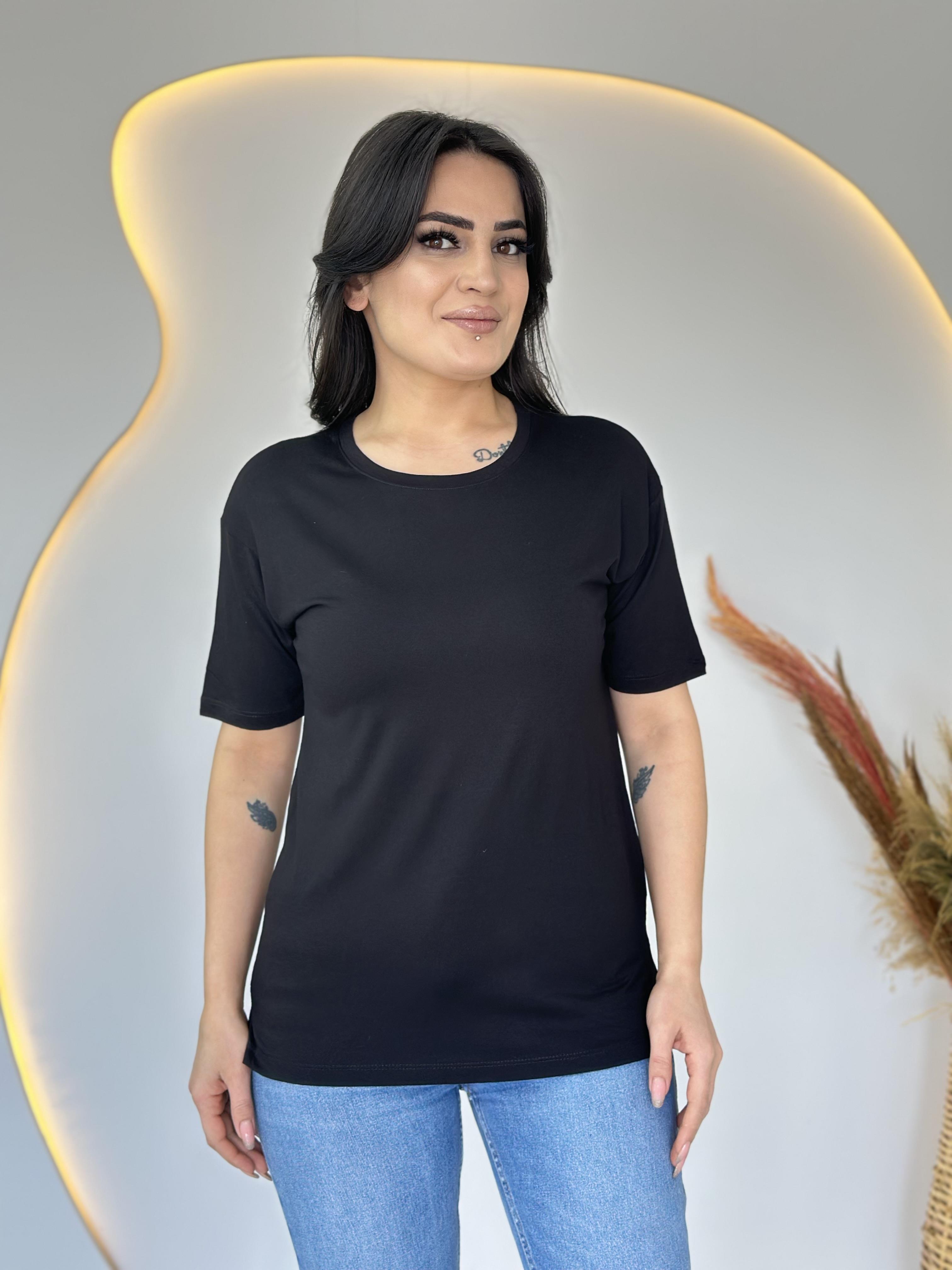 Evel Siyah Bisiklet Yaka Yırtmaçlı Viskon T-shirt D044