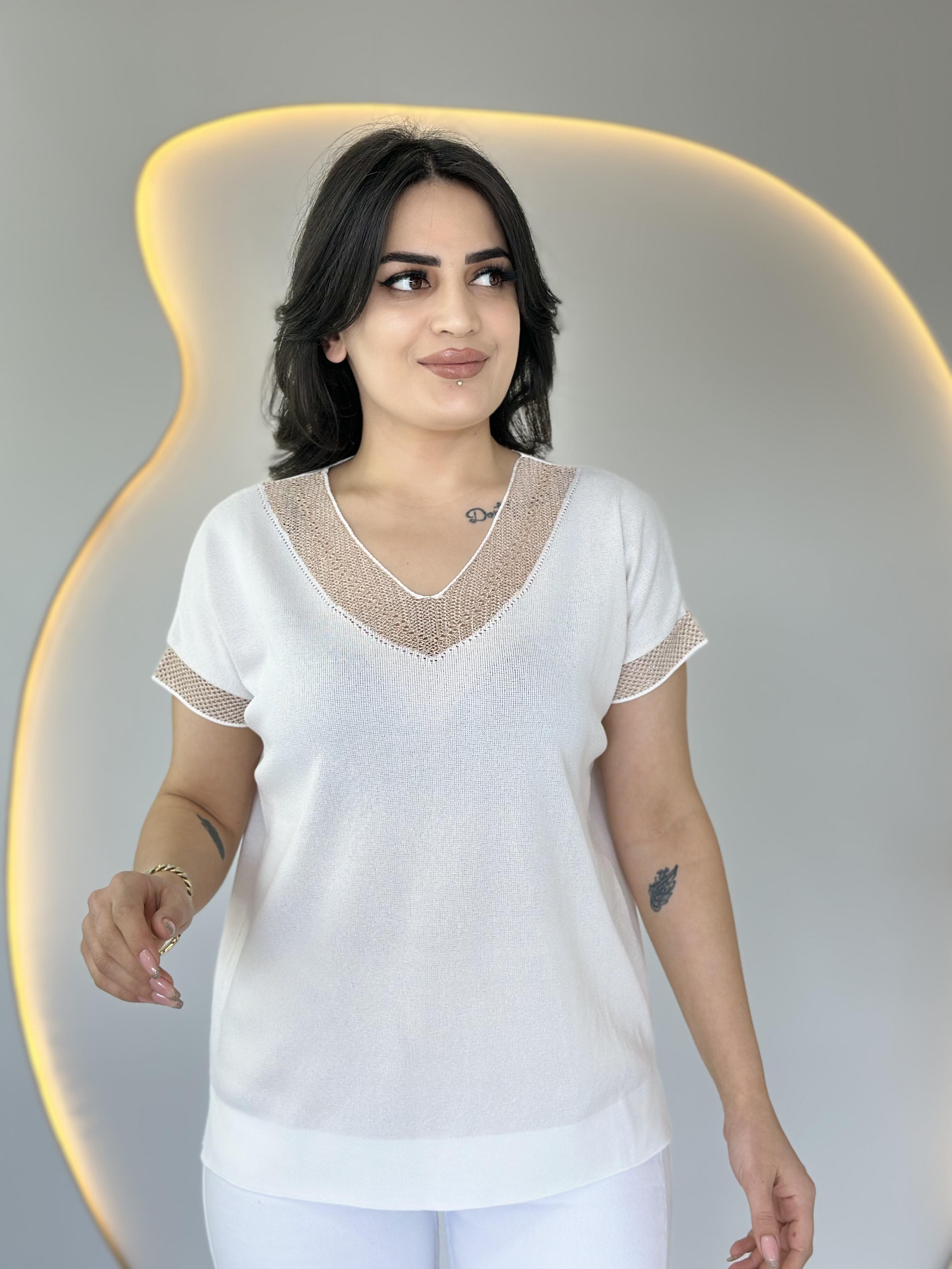 Fione Beyaz V Yaka Sim İşlemeli Merserize Bluz D016