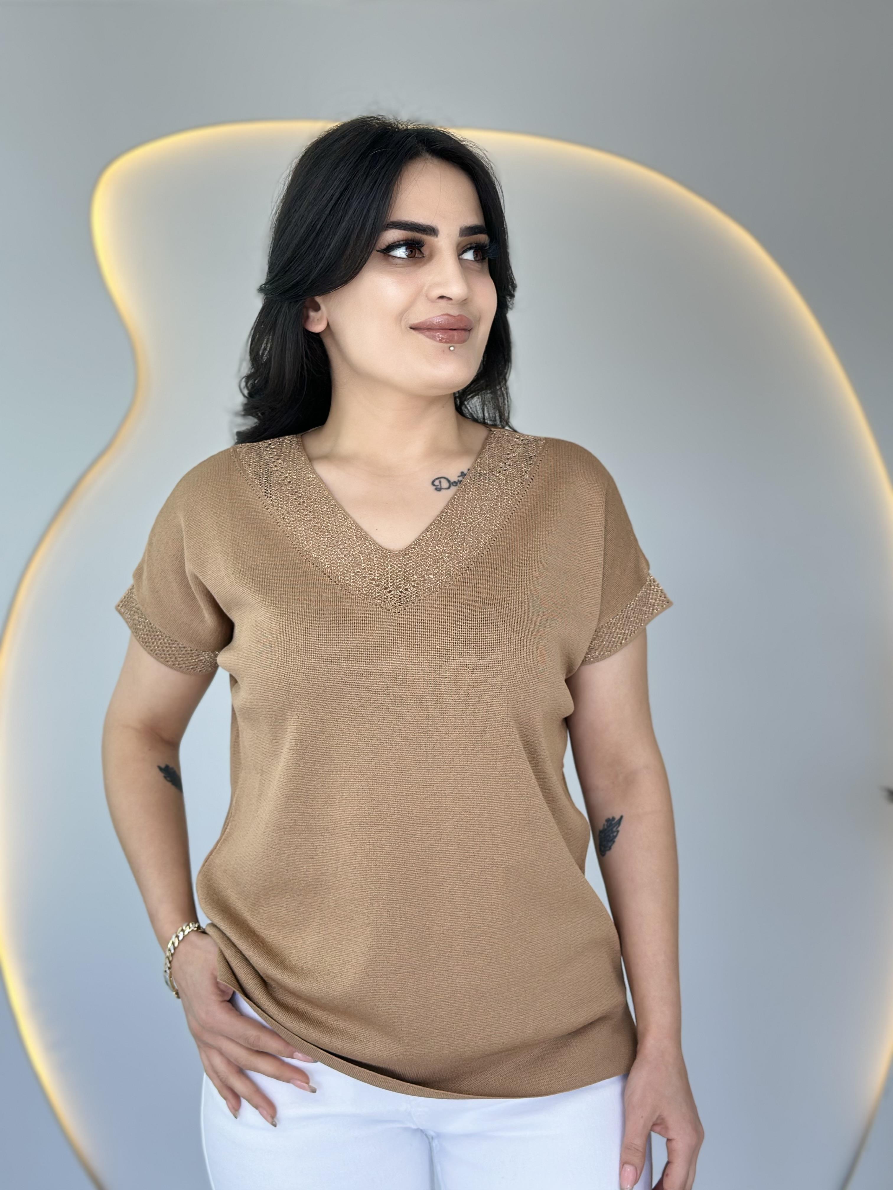 Fione Camel V Yaka Sim İşlemeli Merserize Bluz D016