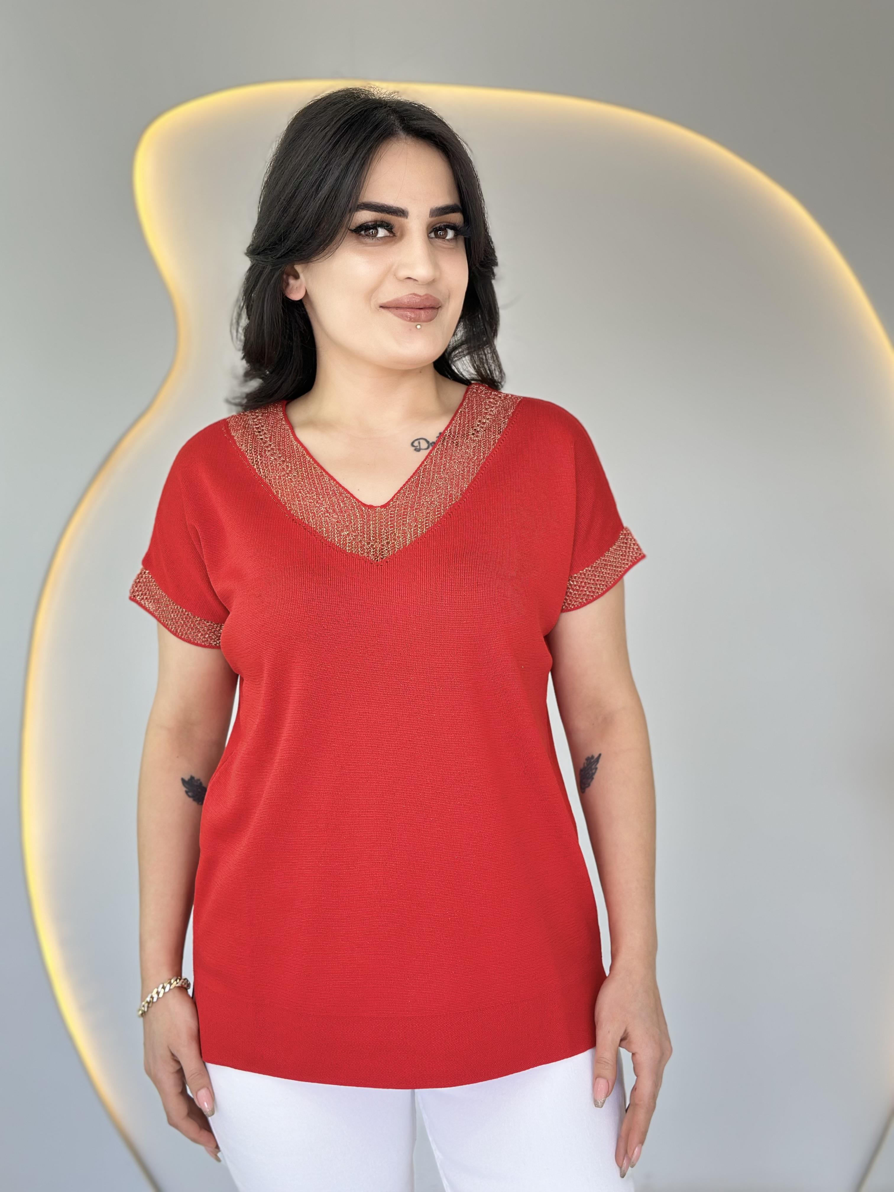 Fione Kırmızı V Yaka Sim İşlemeli Merserize Bluz D016