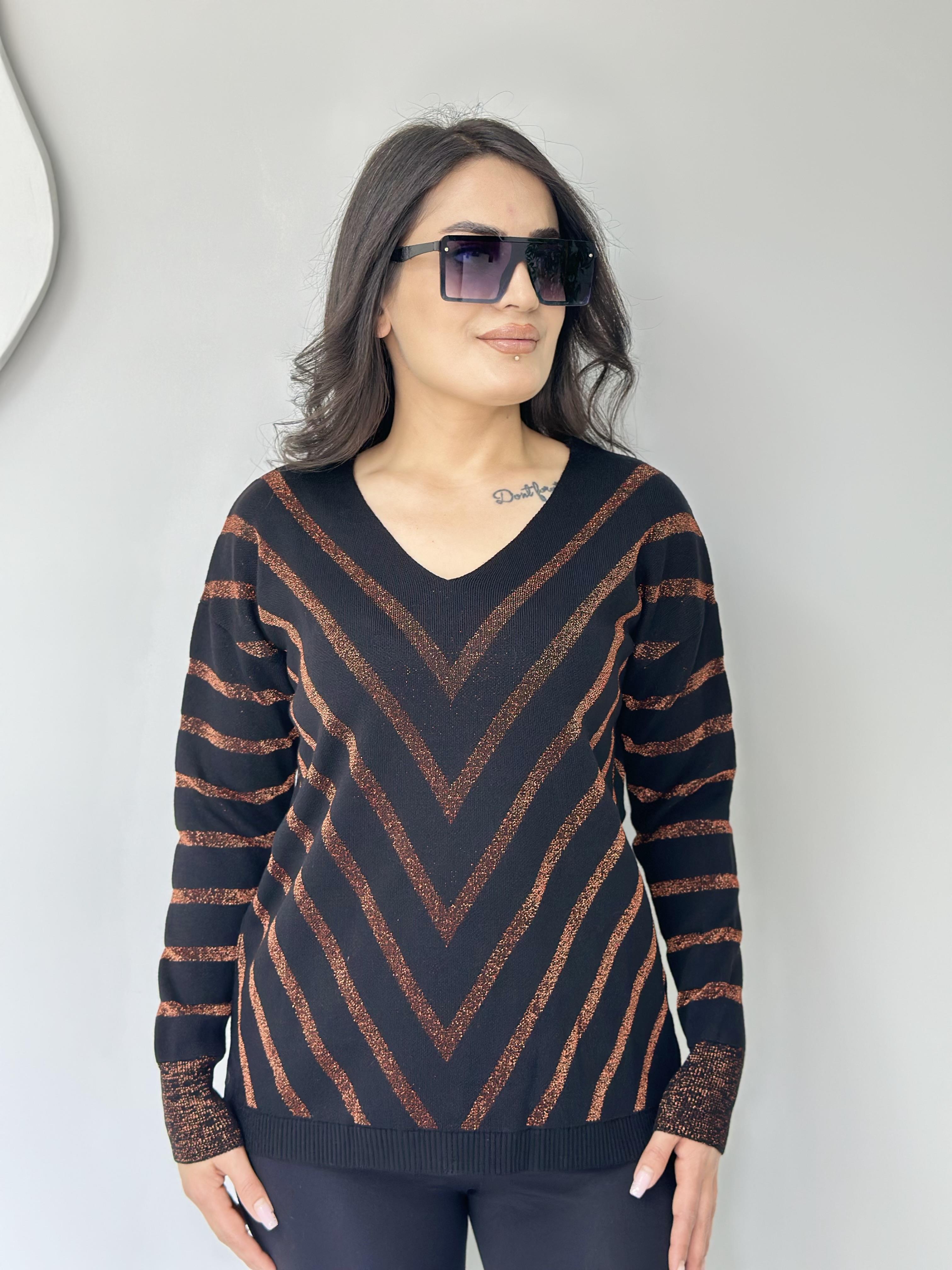 Flok Siyah Bakır V Yaka Simli Şeritli Triko Kazak A313