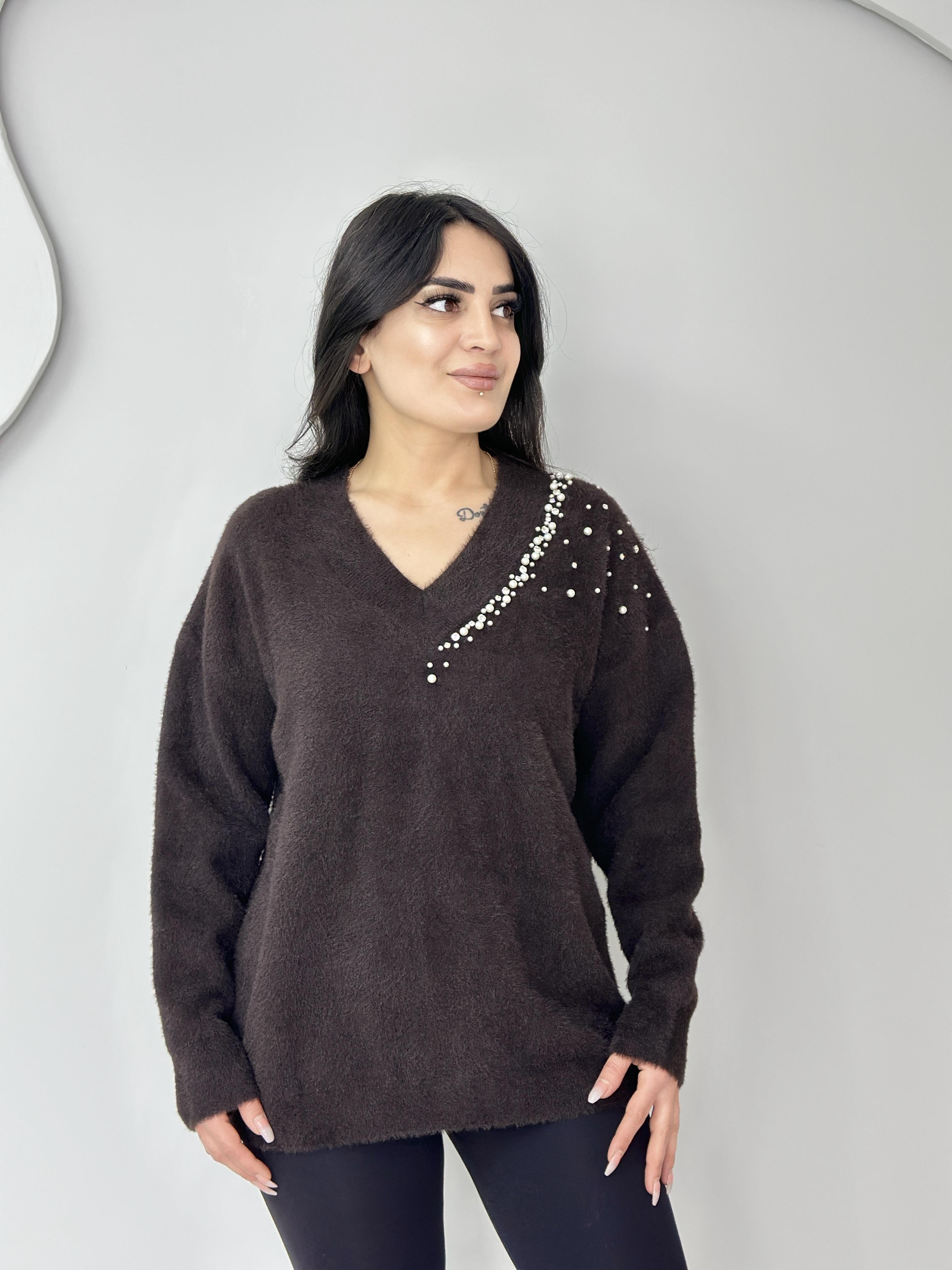 Hayla Acı Kahve V Yaka Taş Ve İnci Detaylı Yumoş Triko Kazak A522