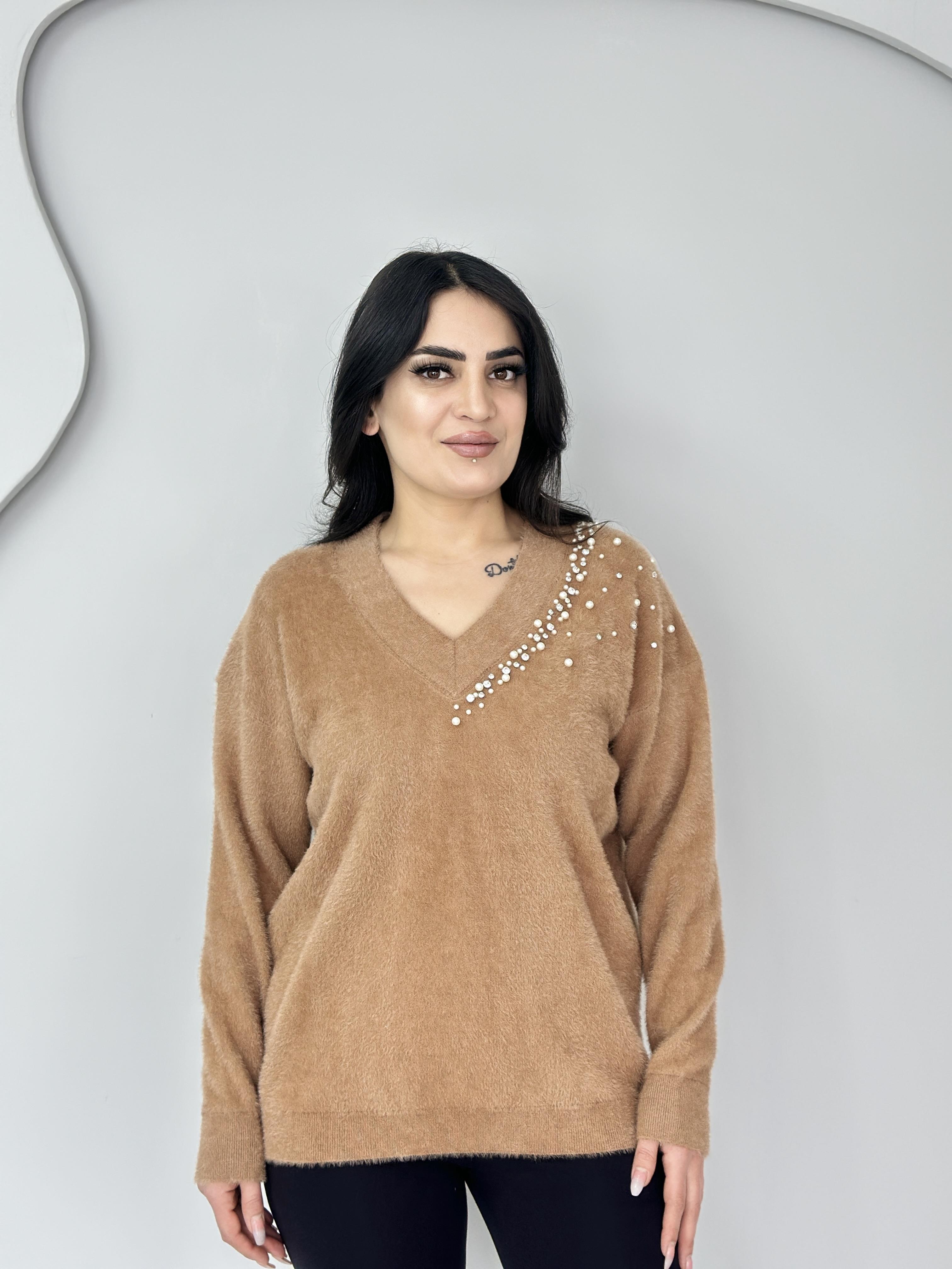 Hayla Camel V Yaka Taş Ve İnci Detaylı Yumoş Triko Kazak A522