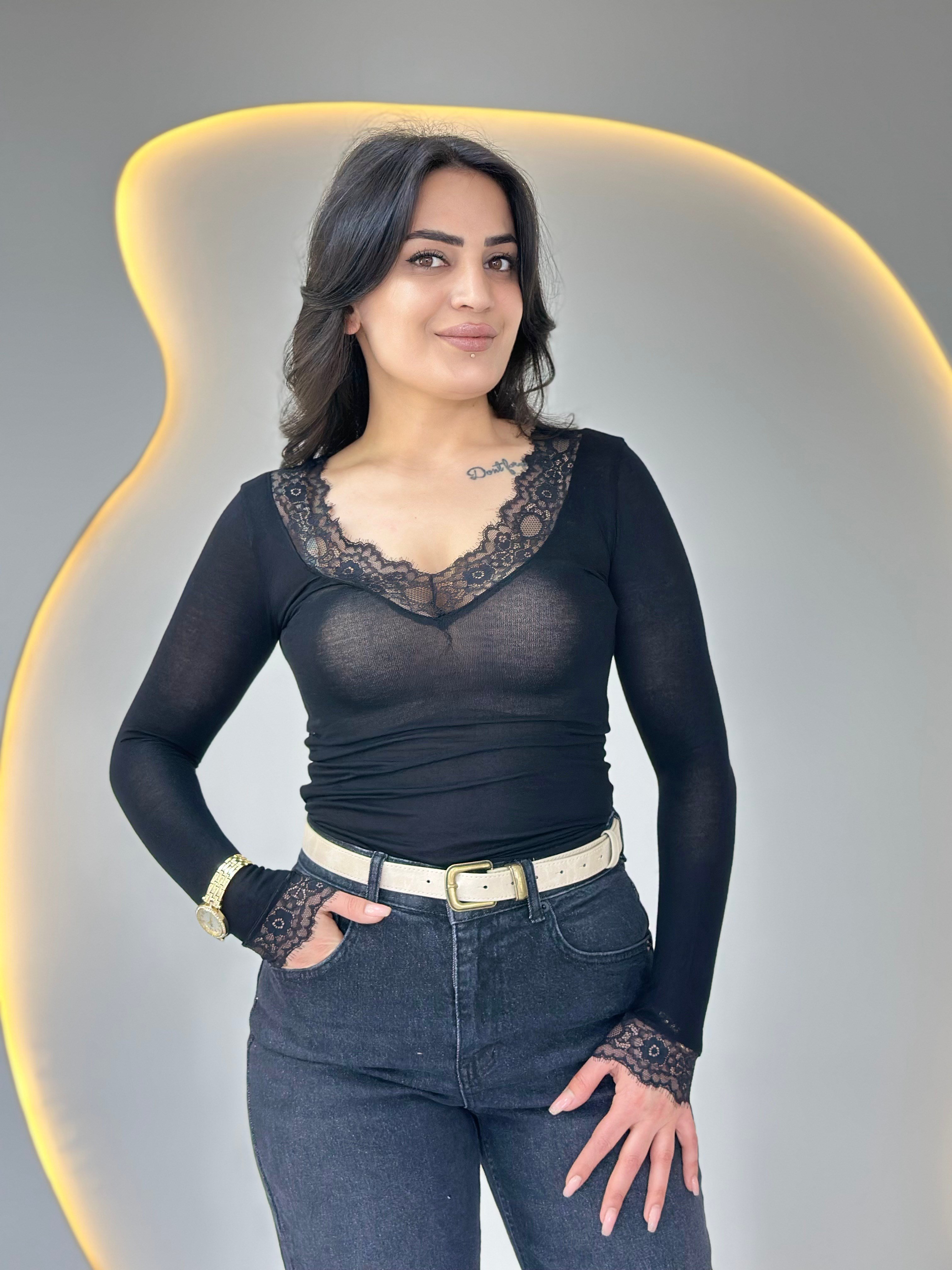 İlda Siyah Dantel Detaylı Kaşmir Bluz D072