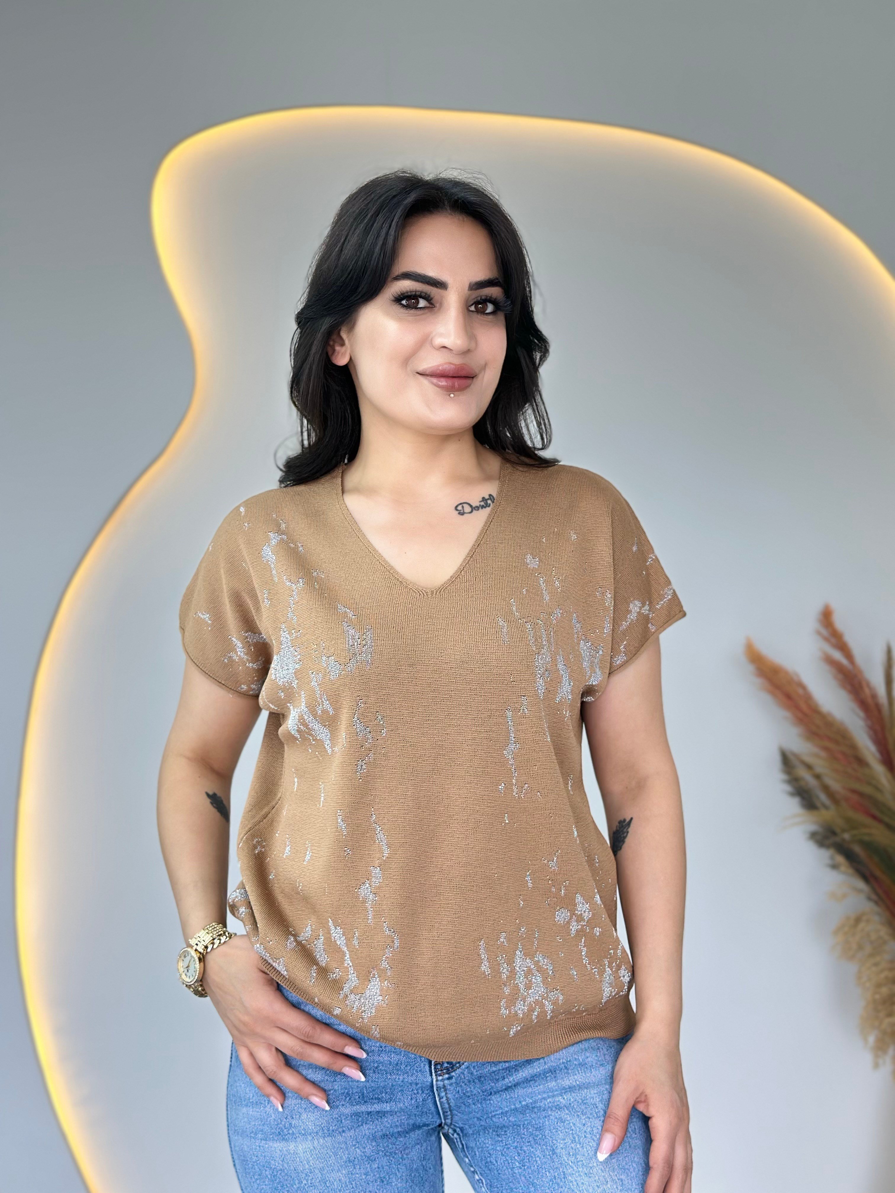 İnbo Camel V Yaka Batik Desenli Merserize Bluz D109