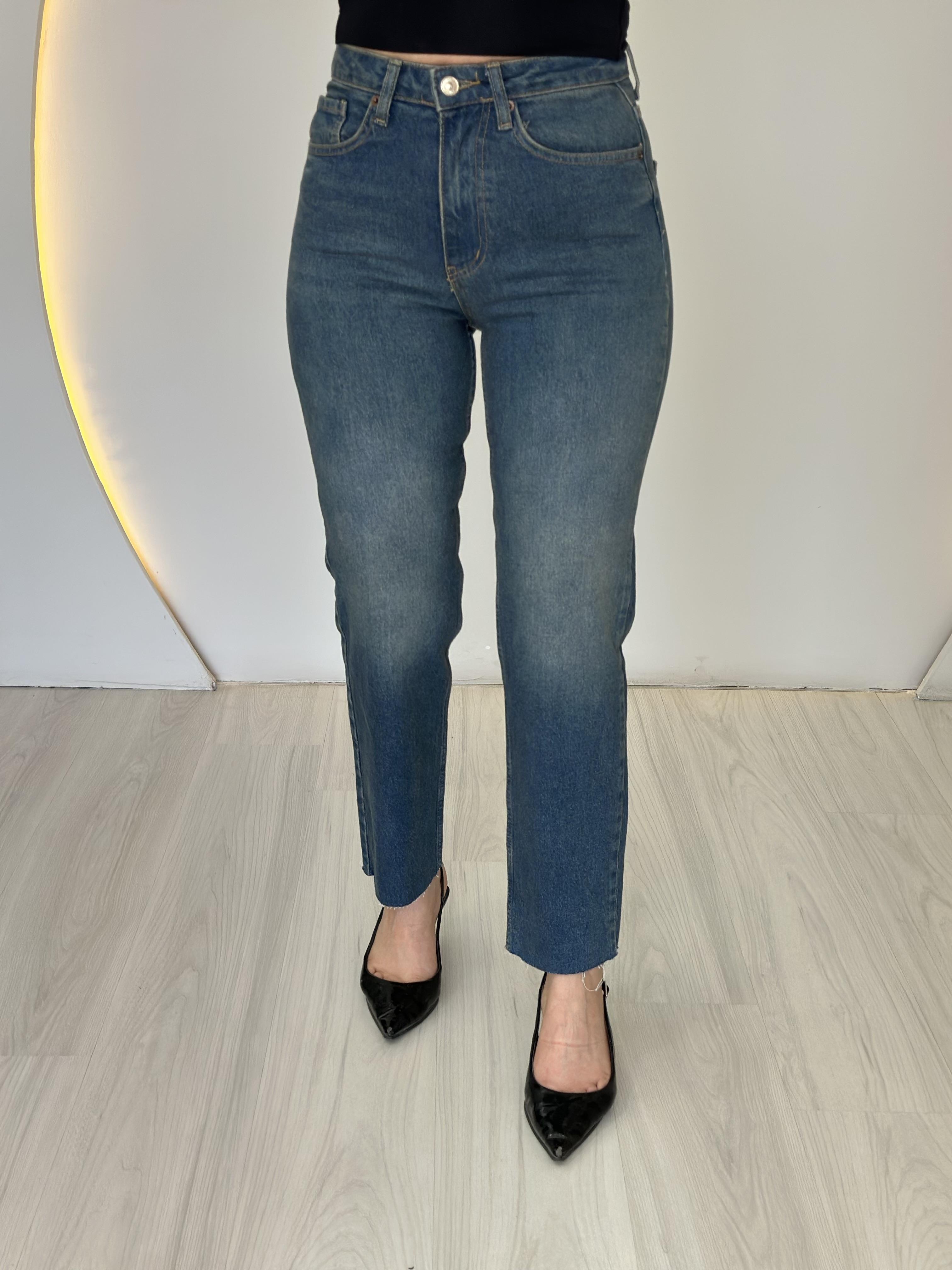 Joey Tint Mavi Yüksek Bel Orijinal Kesik Paça Fit Mom Jean D012