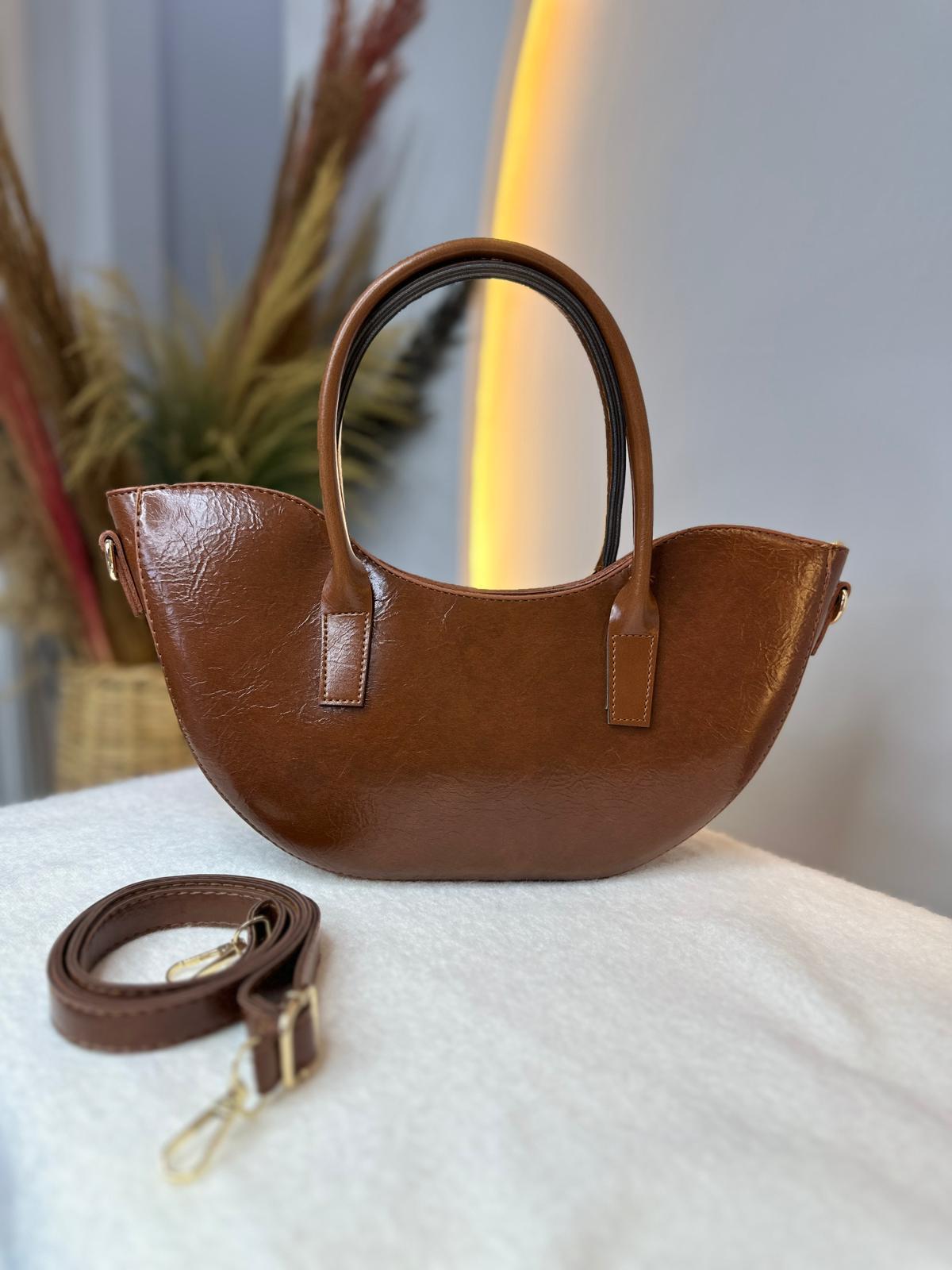 Kahve Oval Kesim Deri El Ve Omuz Çantası EC3876