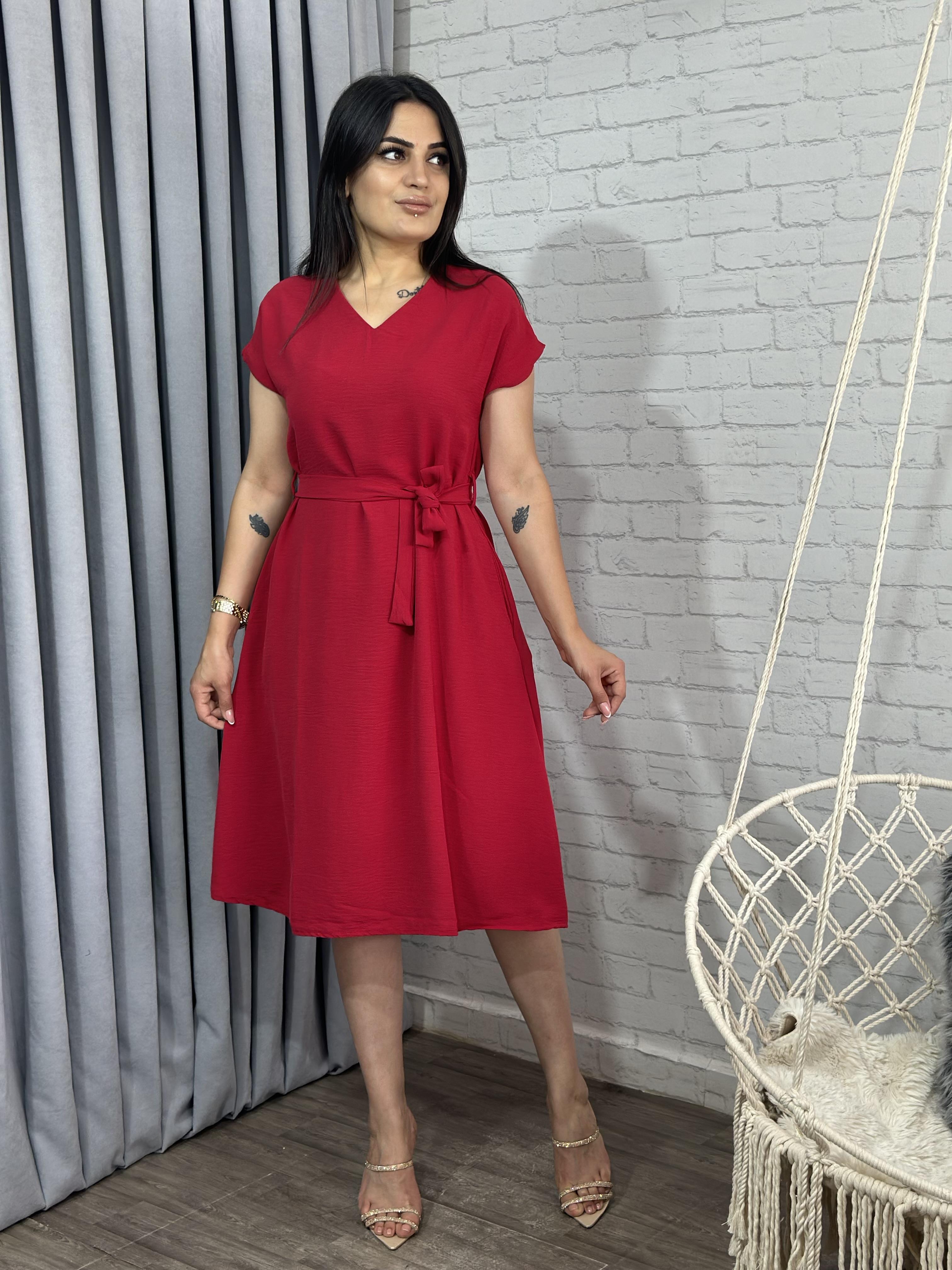 Kırmızı Aerobin Kumaş V Yaka Kuşaklı Elbise 