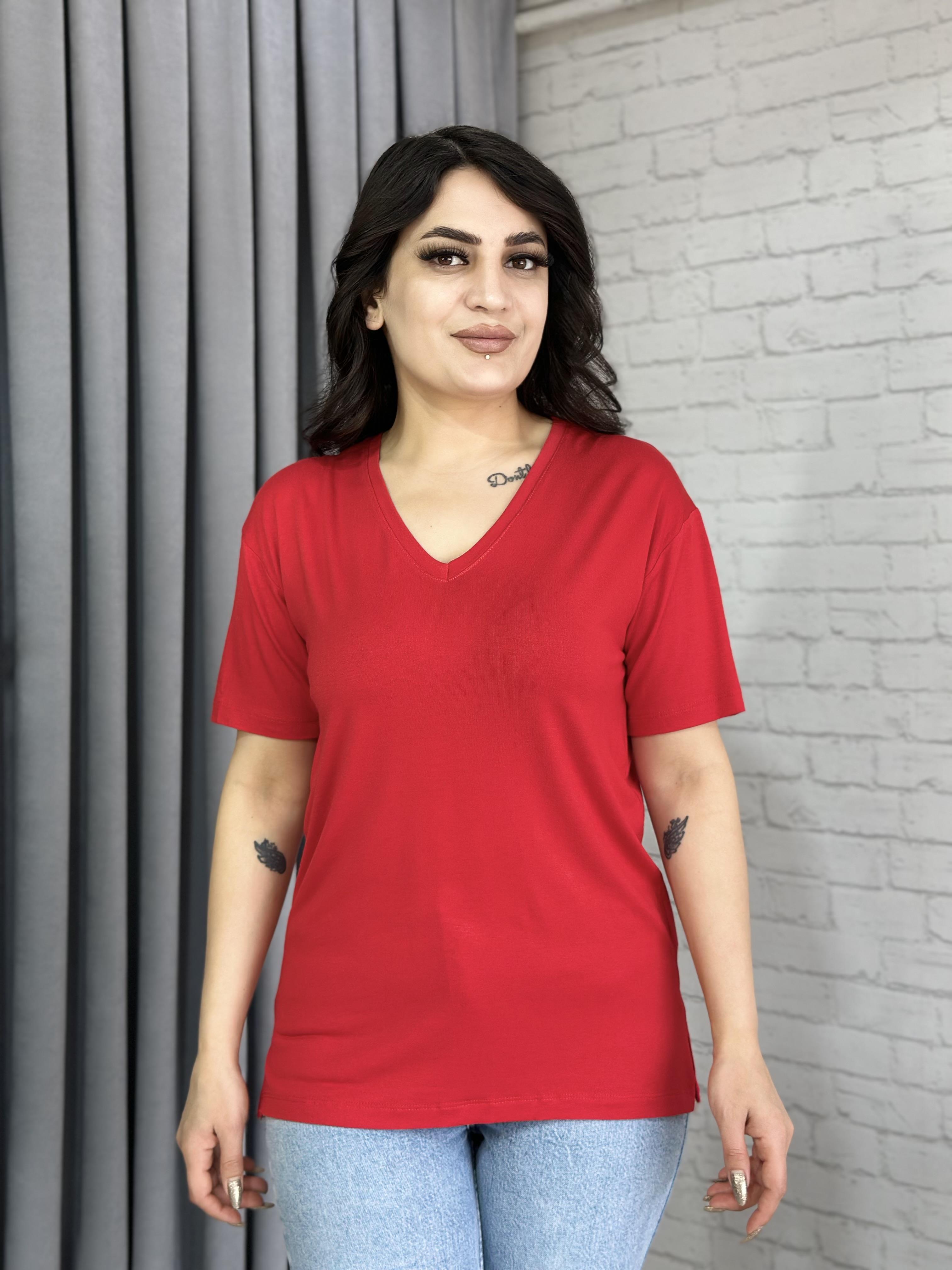 Kırmızı  V Yaka Kısa Kol Yandan Yırtmaçlı Viskon Tshirt A085
