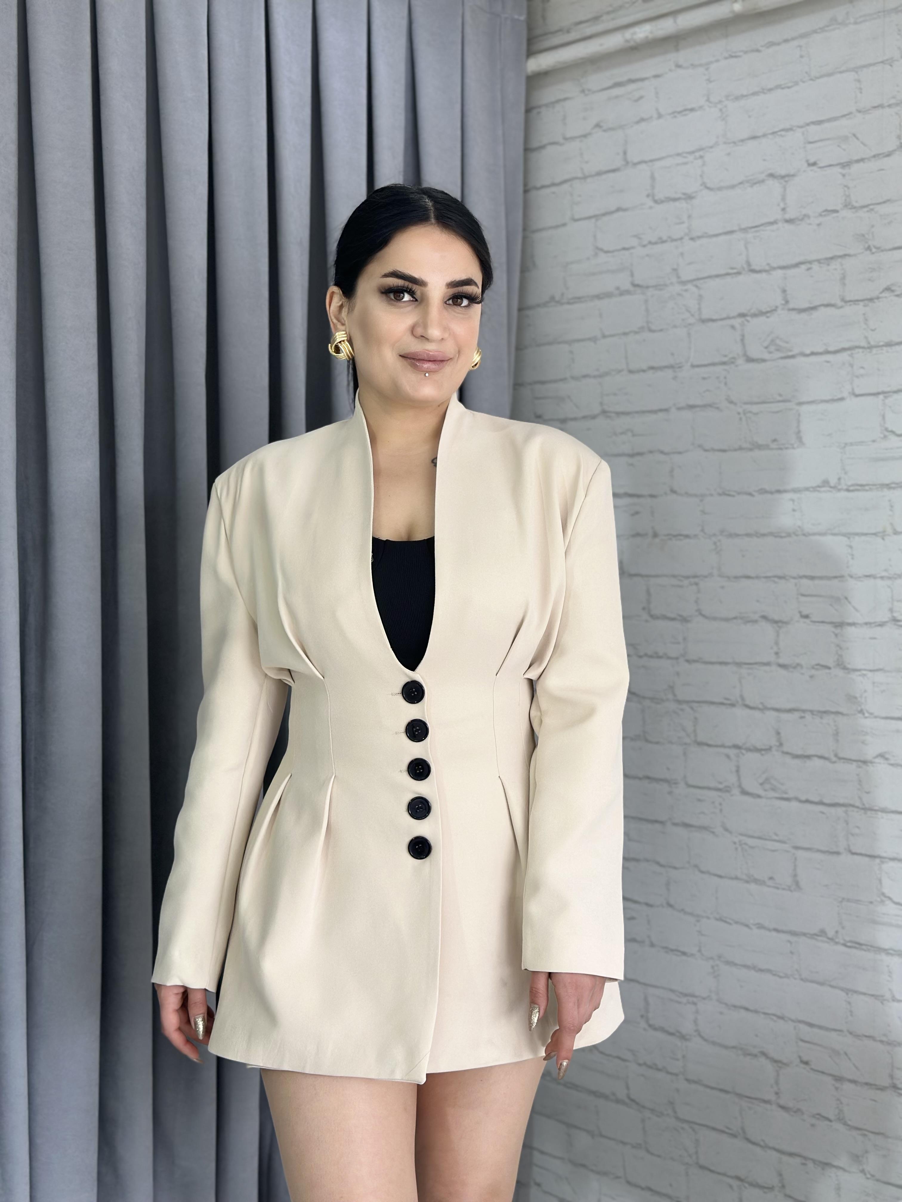 Krem Şort Etek Düğmeli Ceket Takım A028