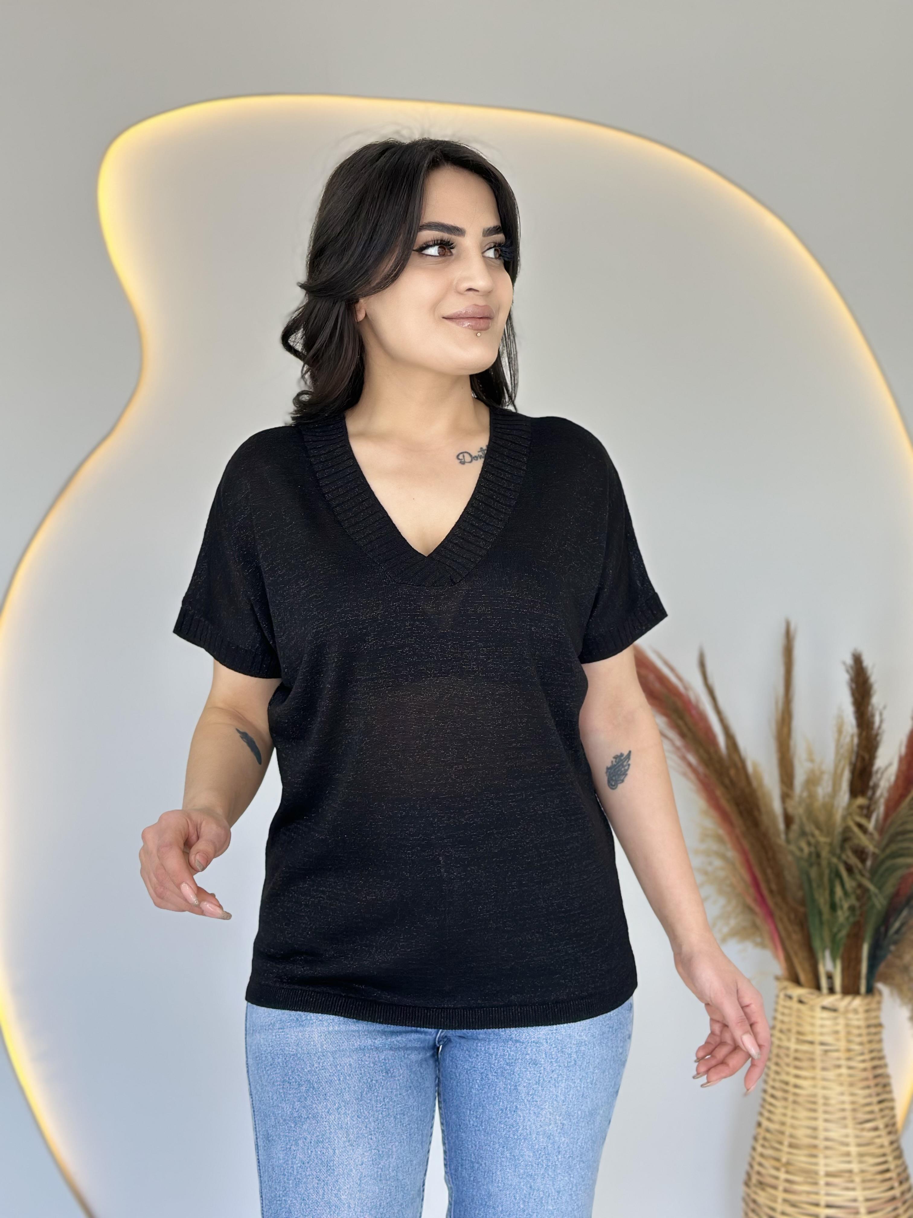 Lily Siyah V Yaka Simli Bluz D034