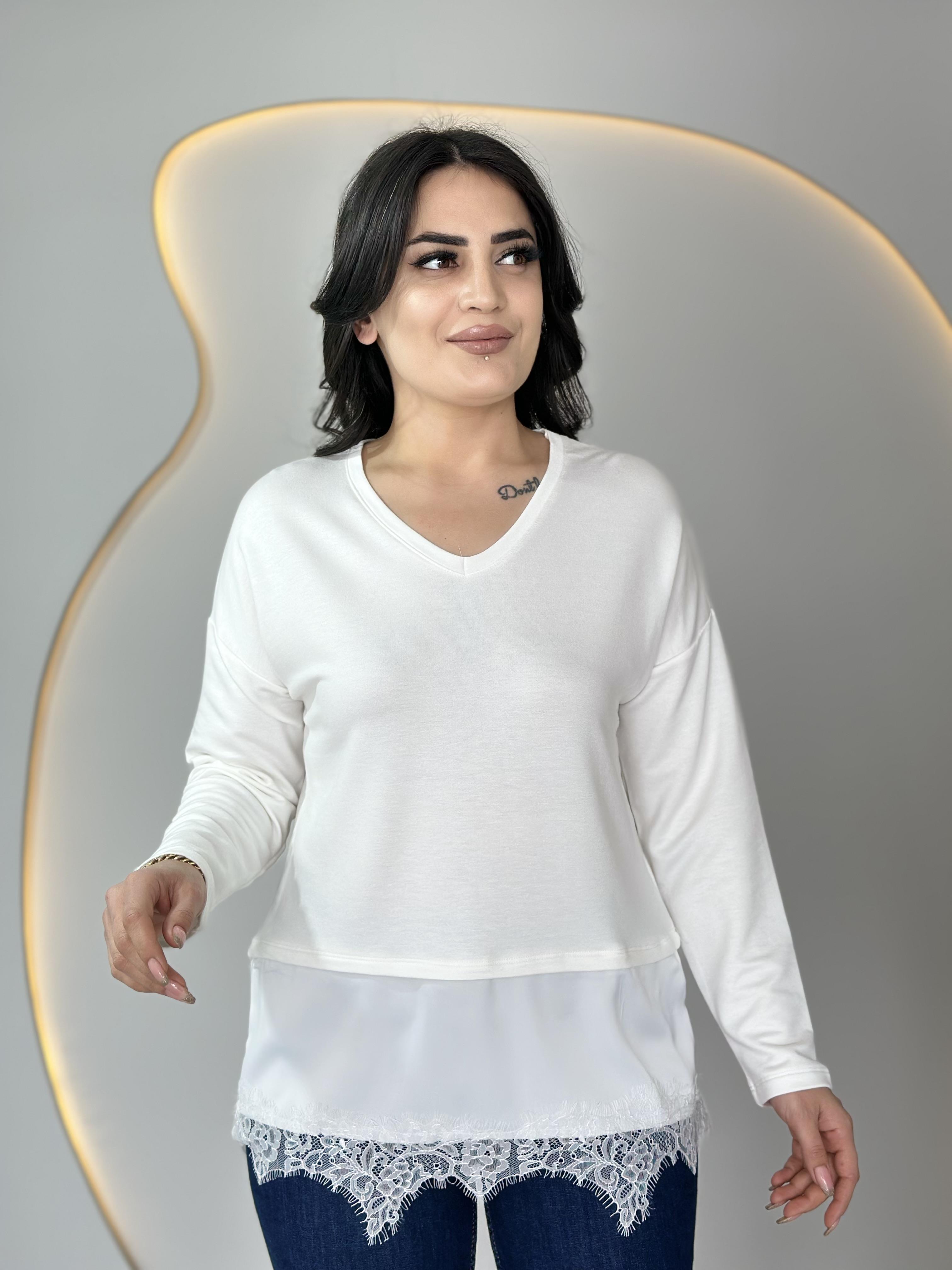 Loiba Beyaz V Yaka Altı Gübür Detaylı Viskon Bluz D024