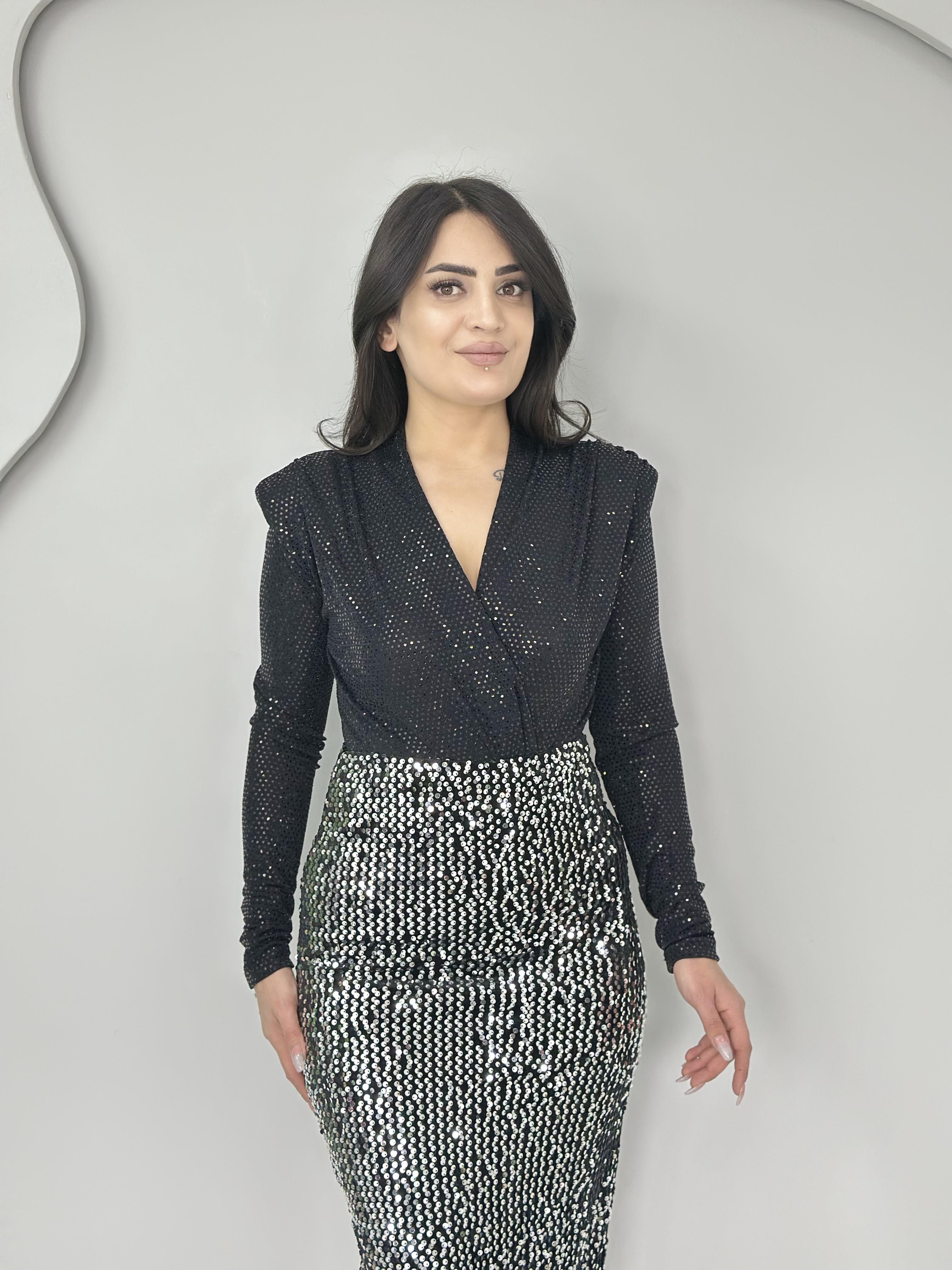 Lune Siyah Kruvaze Yaka Vatkalı Payetli Bodysuit A555