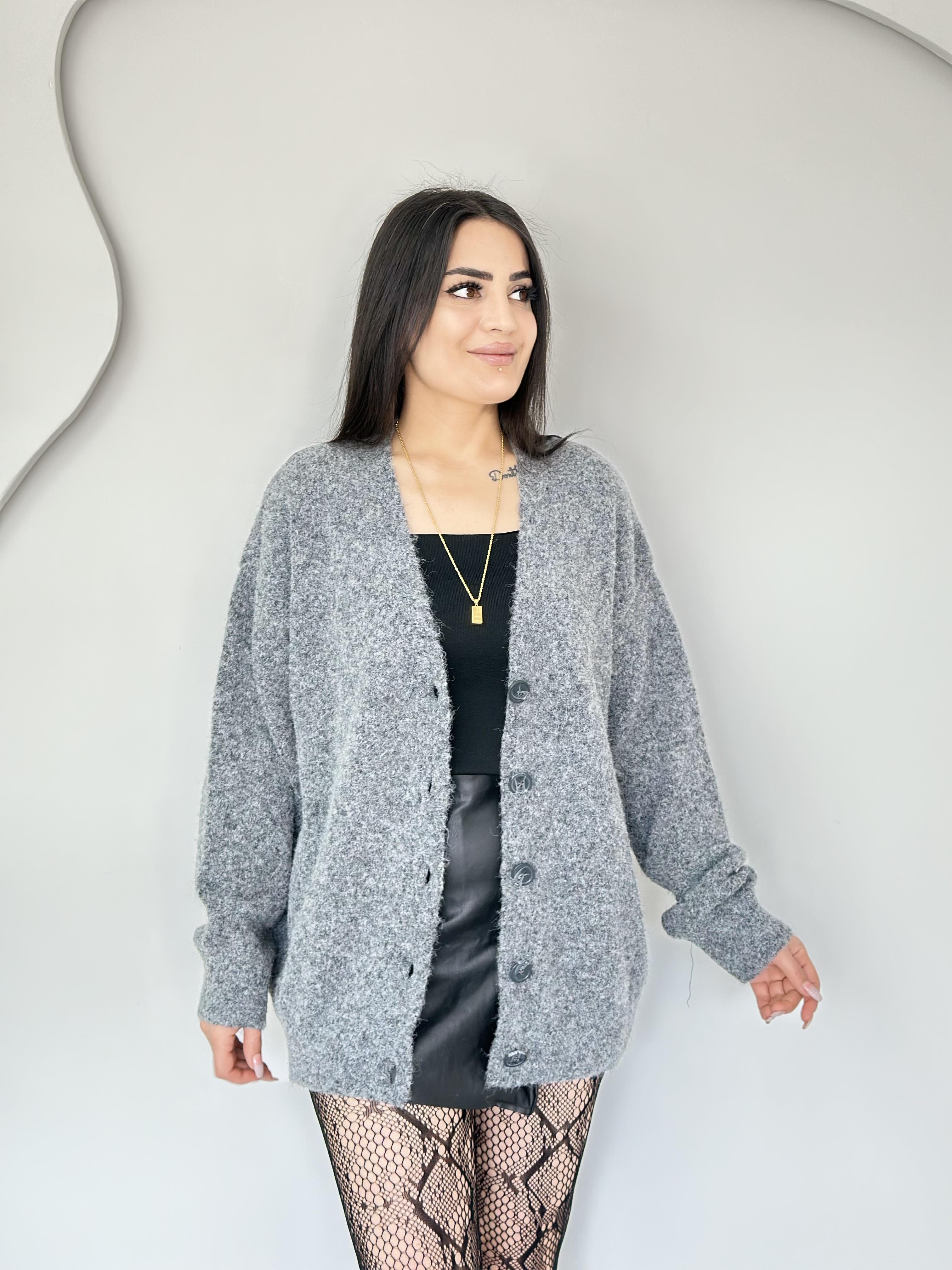 Nixo Gri Oversize V Yaka Yumuşak Dokulu Düğmeli Hırka C2223