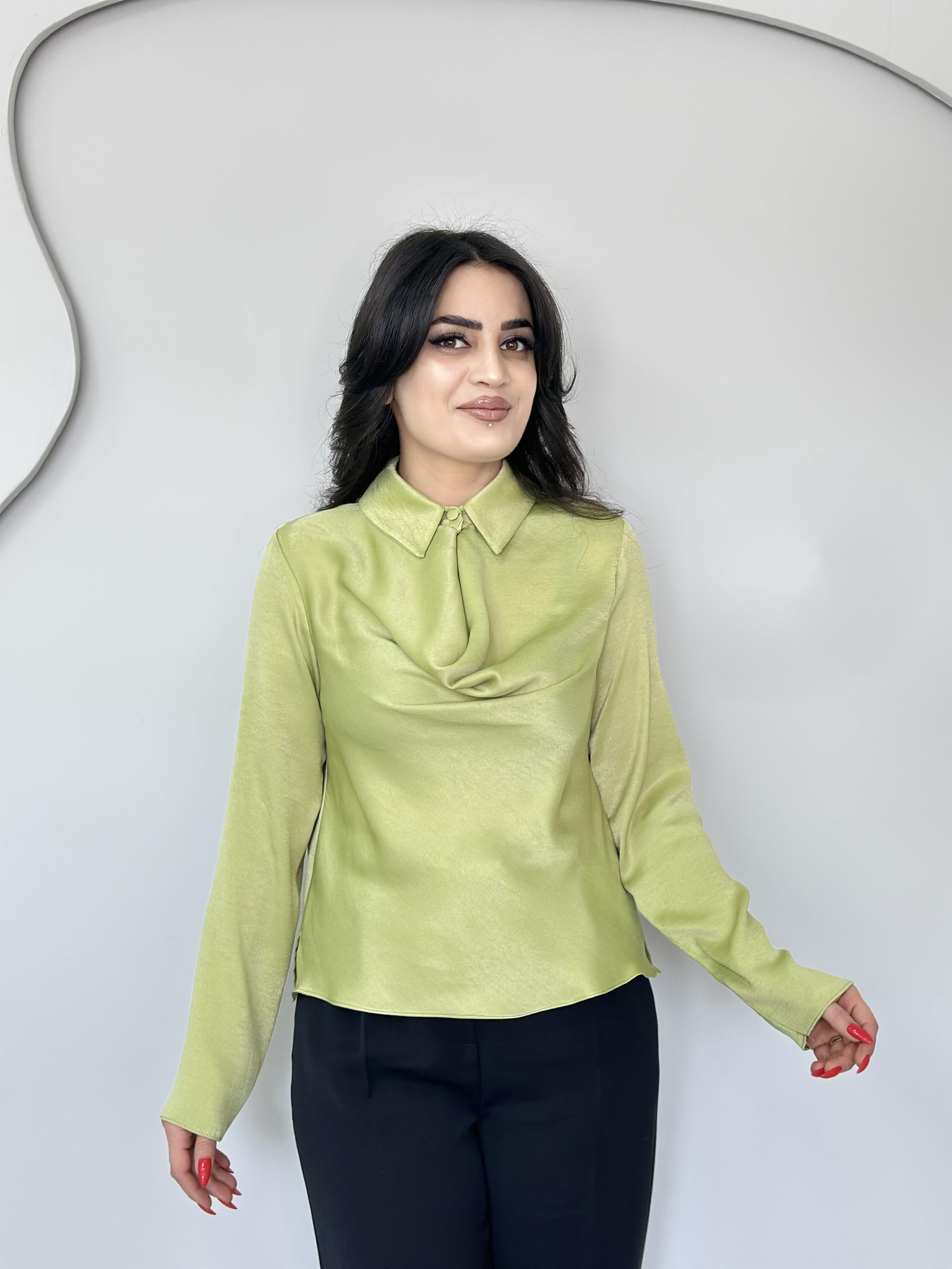 Nuvy Yağ Yeşili Degaje Yakalı Saten Bluz D5656