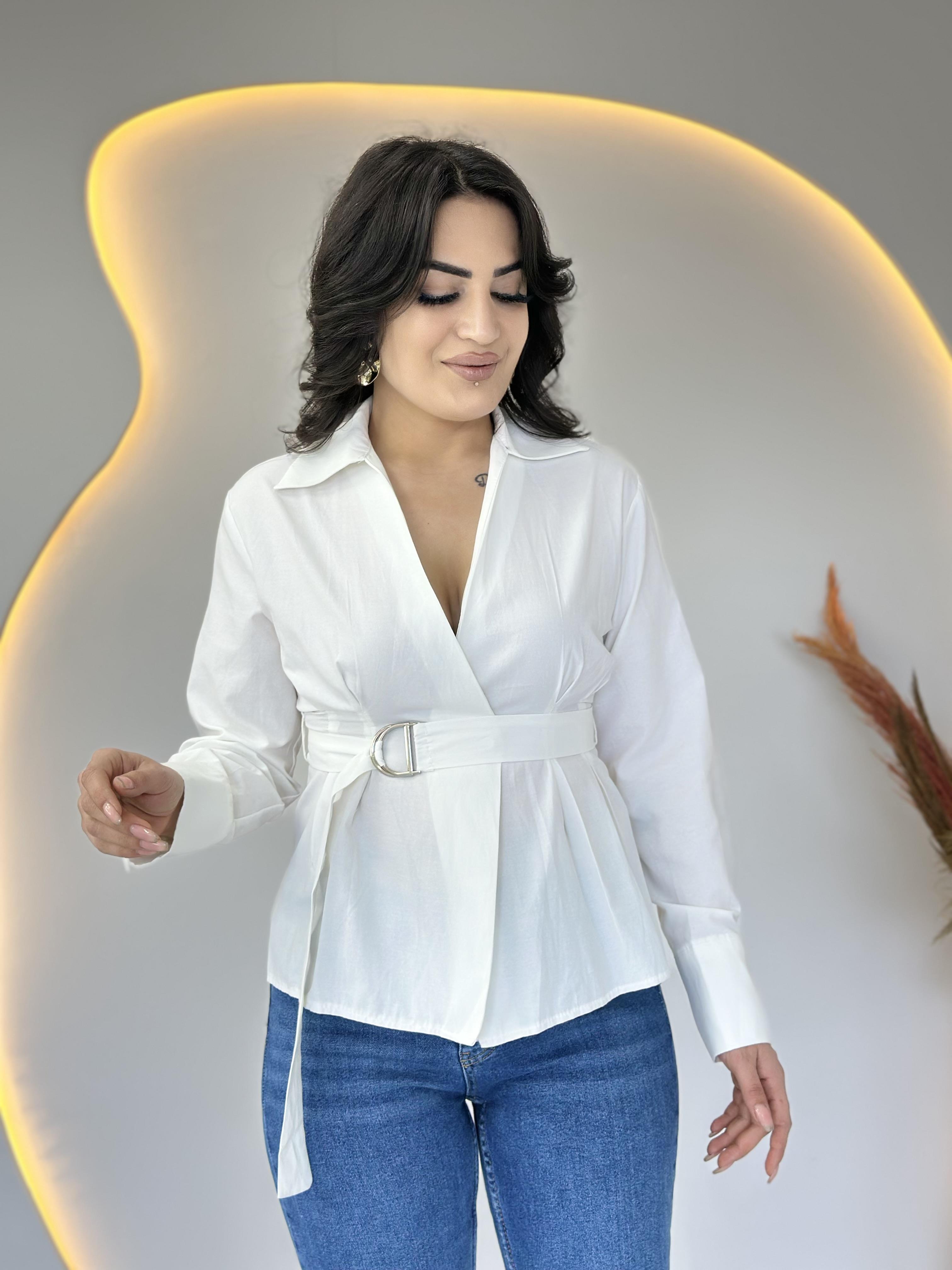 Olisse Beyaz Belde Oturtmalı Kemerli Şık Bluz D050