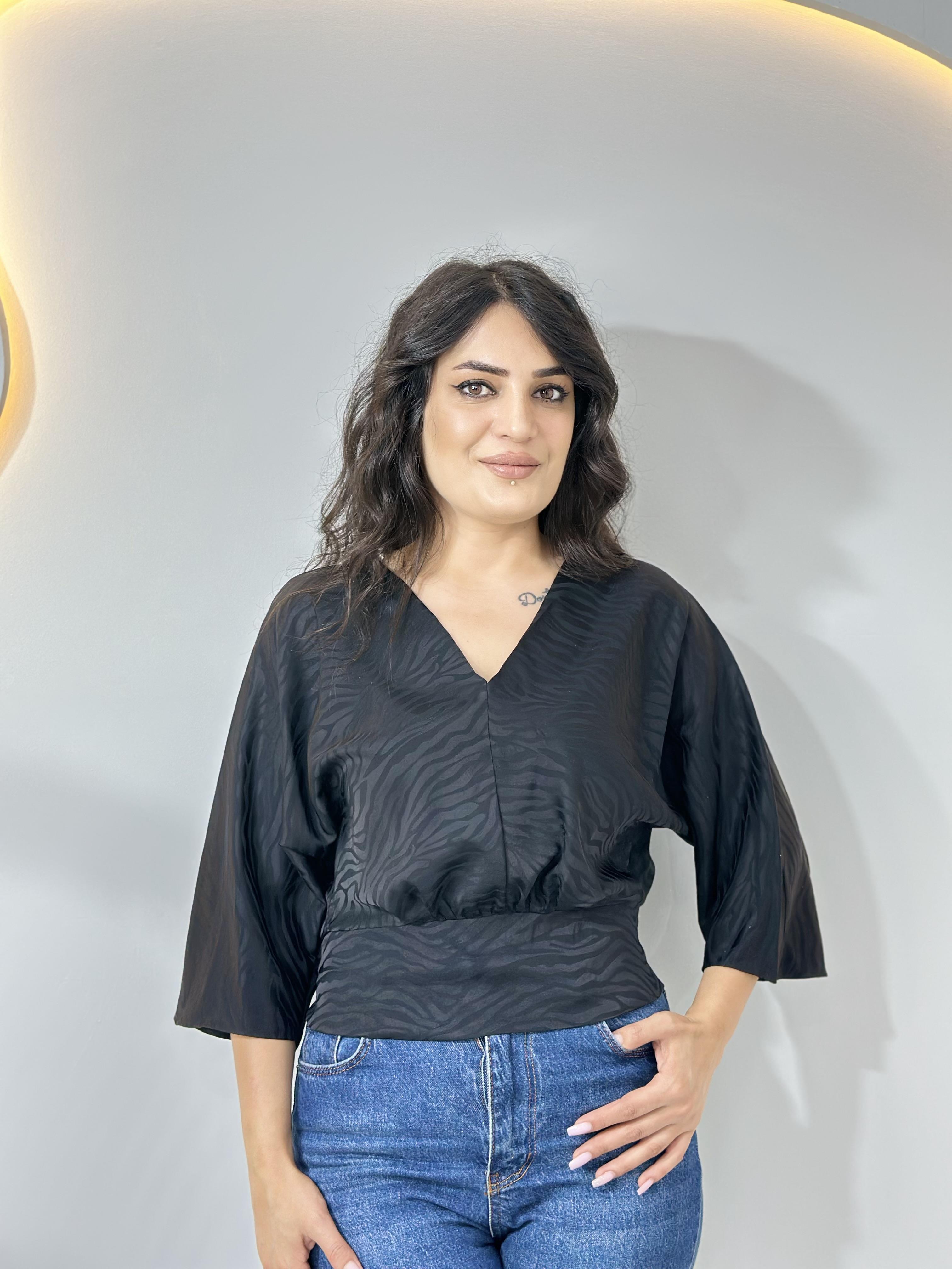 Olva Siyah V Yaka Yarasa Kol Crop Pamuk Saten Bluz  A752