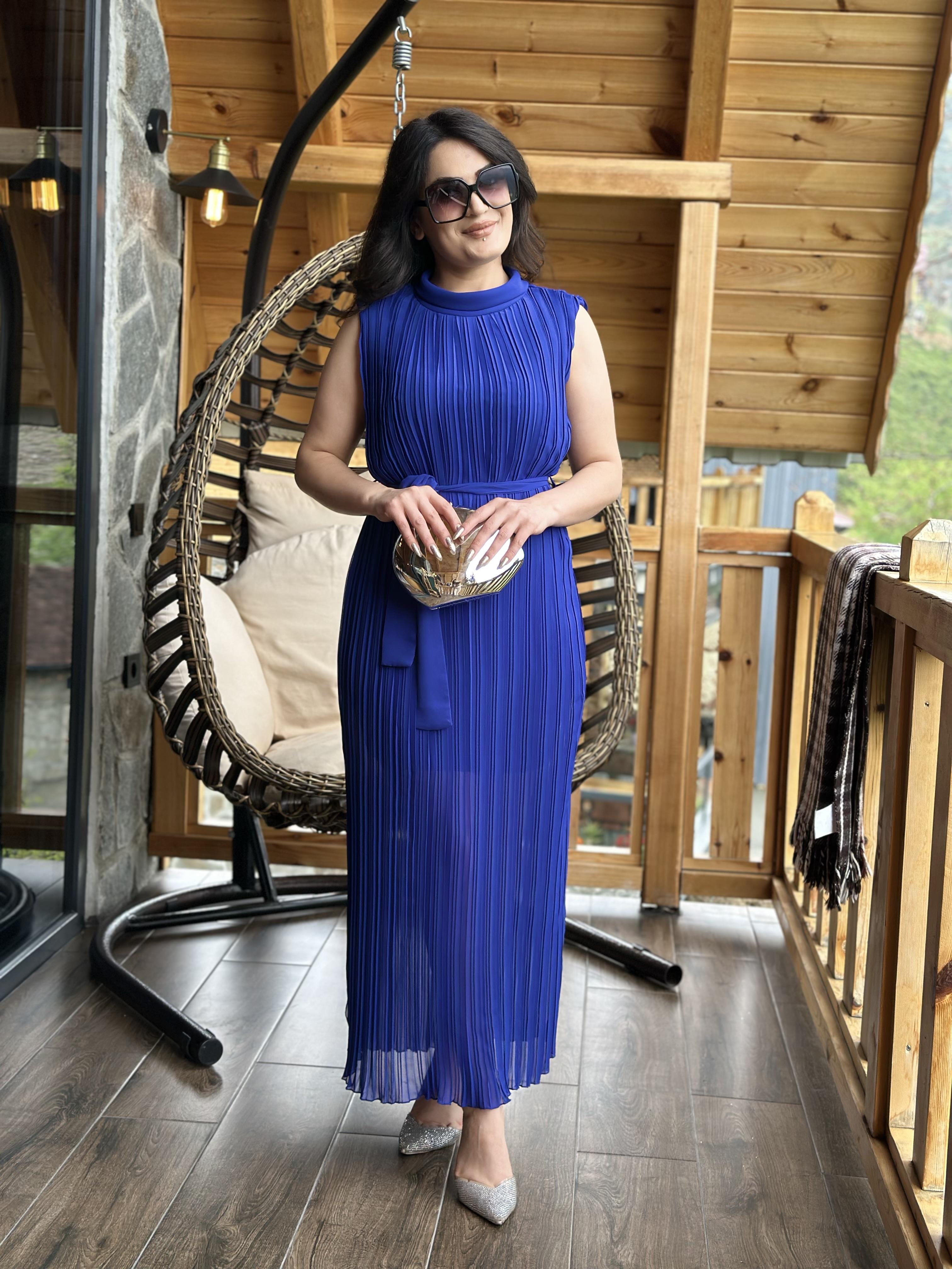 Saks Mavi Japone Kol İç Astarlı Kemerli Çift Yırtmaçlı Pileli Elbise A010