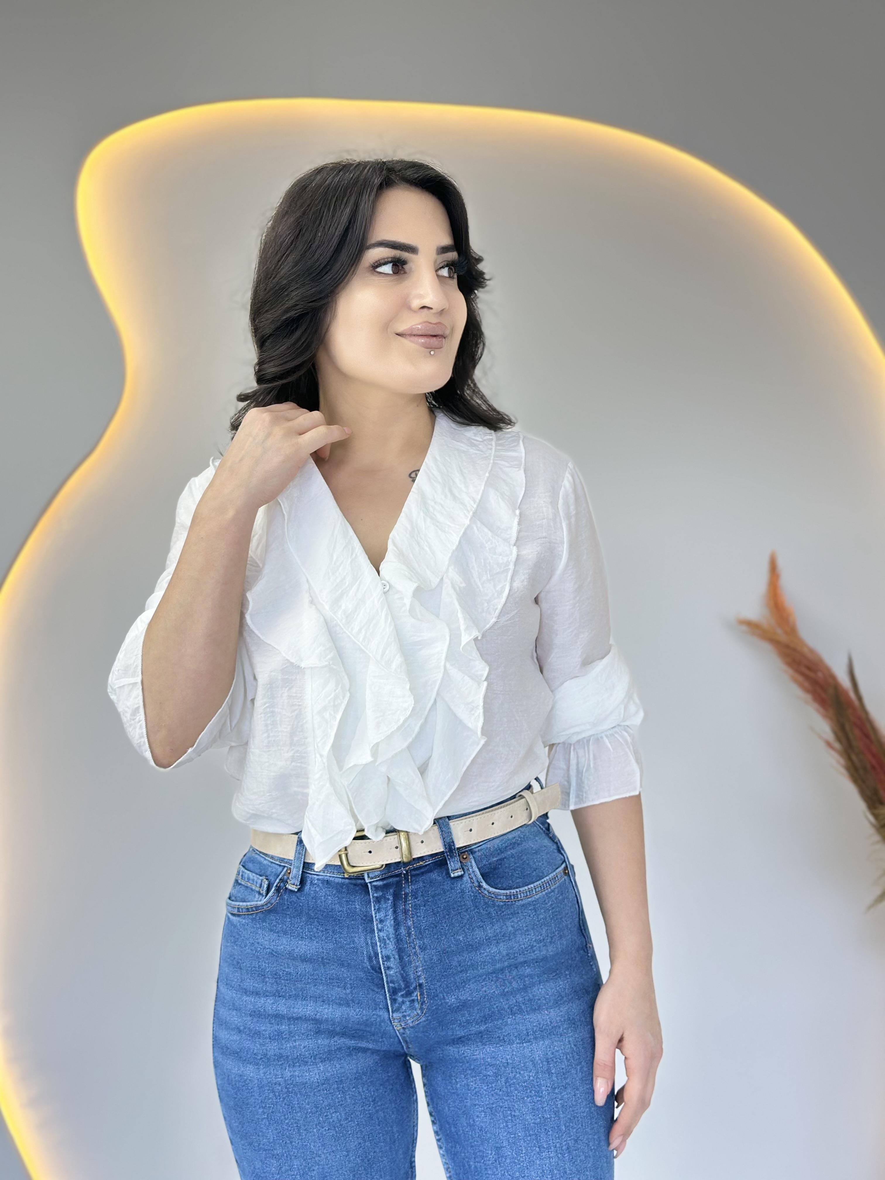 Savu Beyaz Fırfırlı V Yaka Düğmeli Dokuma Bluz D048