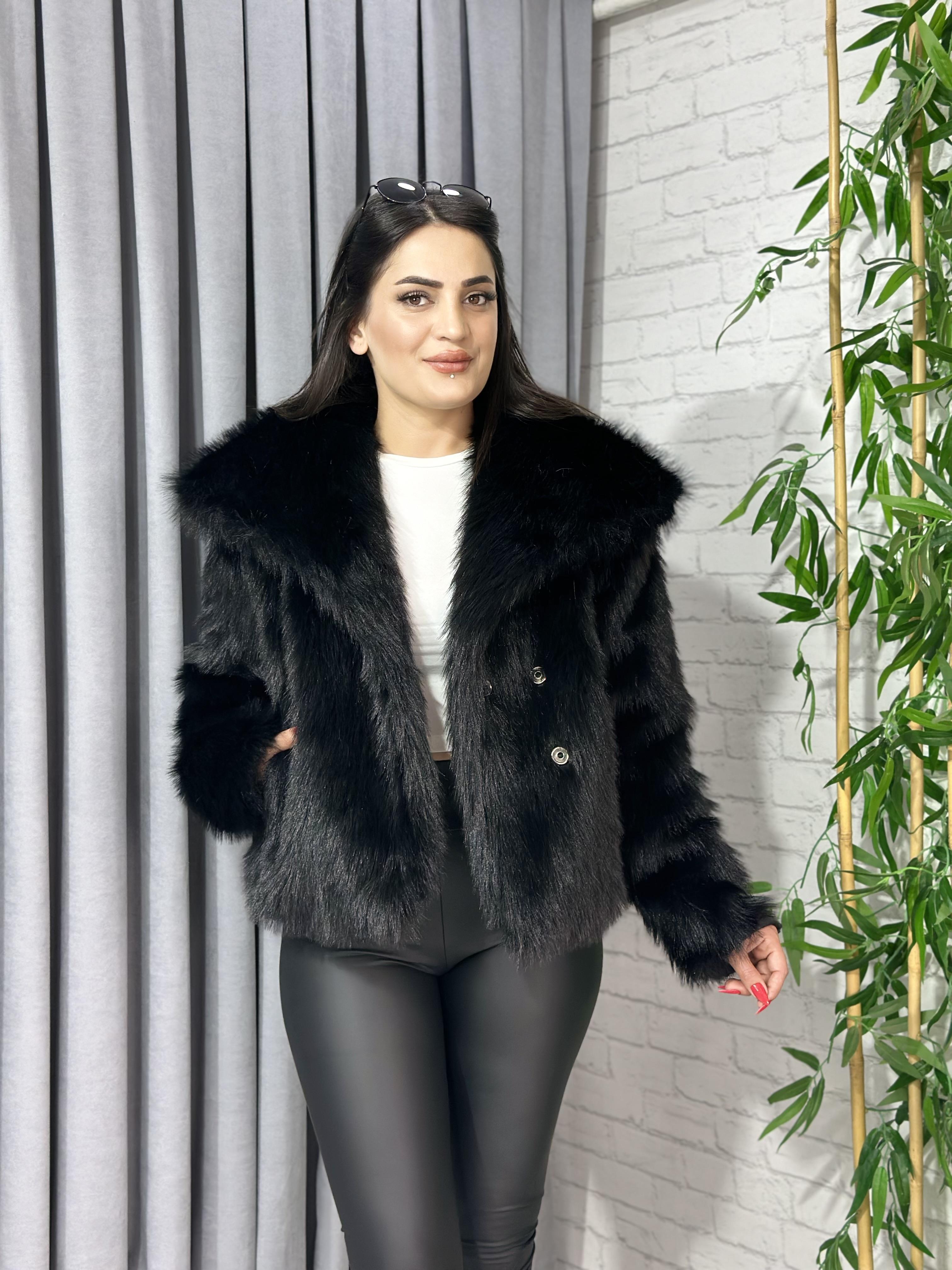 Siyah İçi Astarlı Dik Yaka Kürk Kaban  