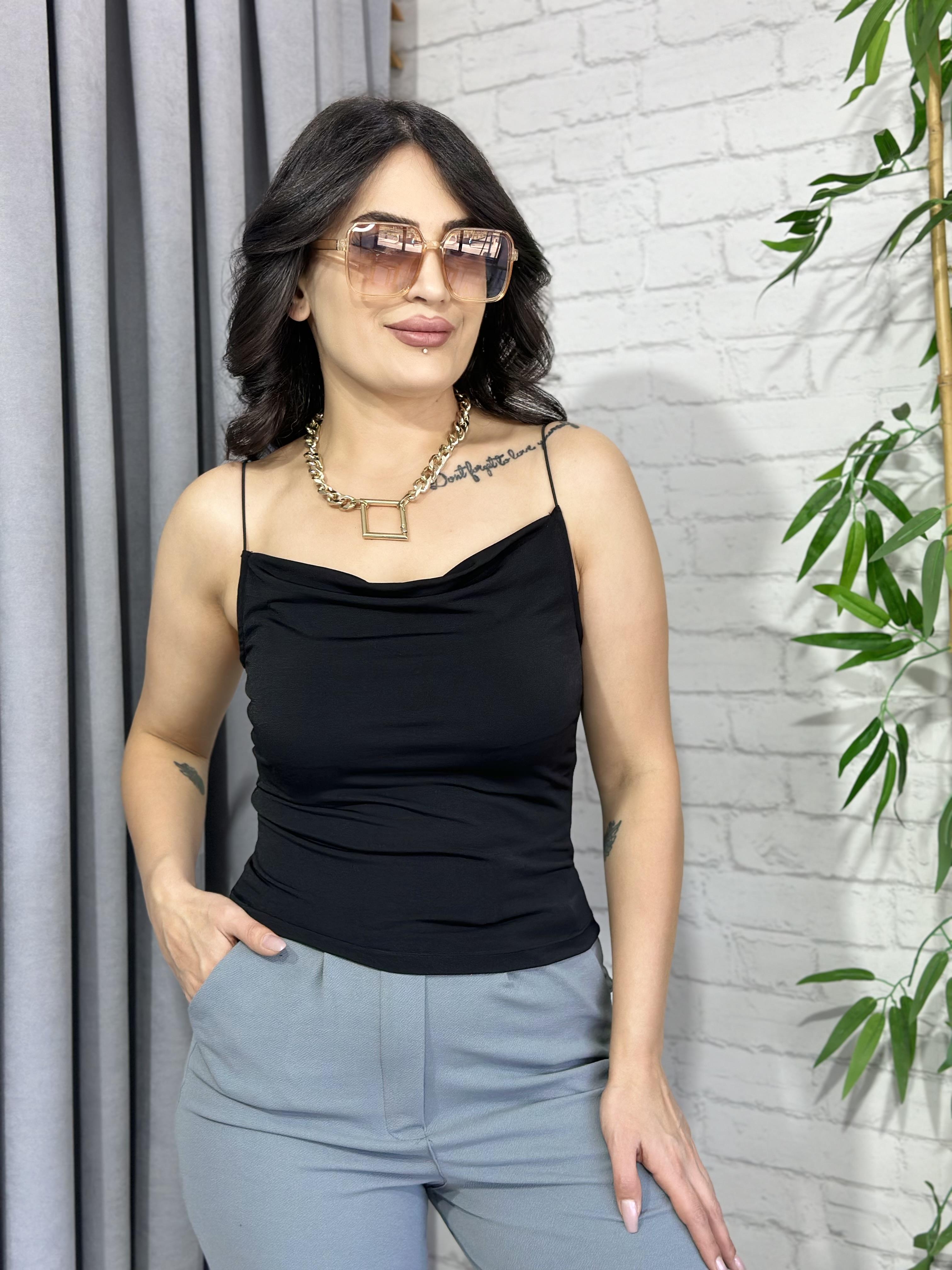 Siyah İp Askı Degaje Yaka Atlet 