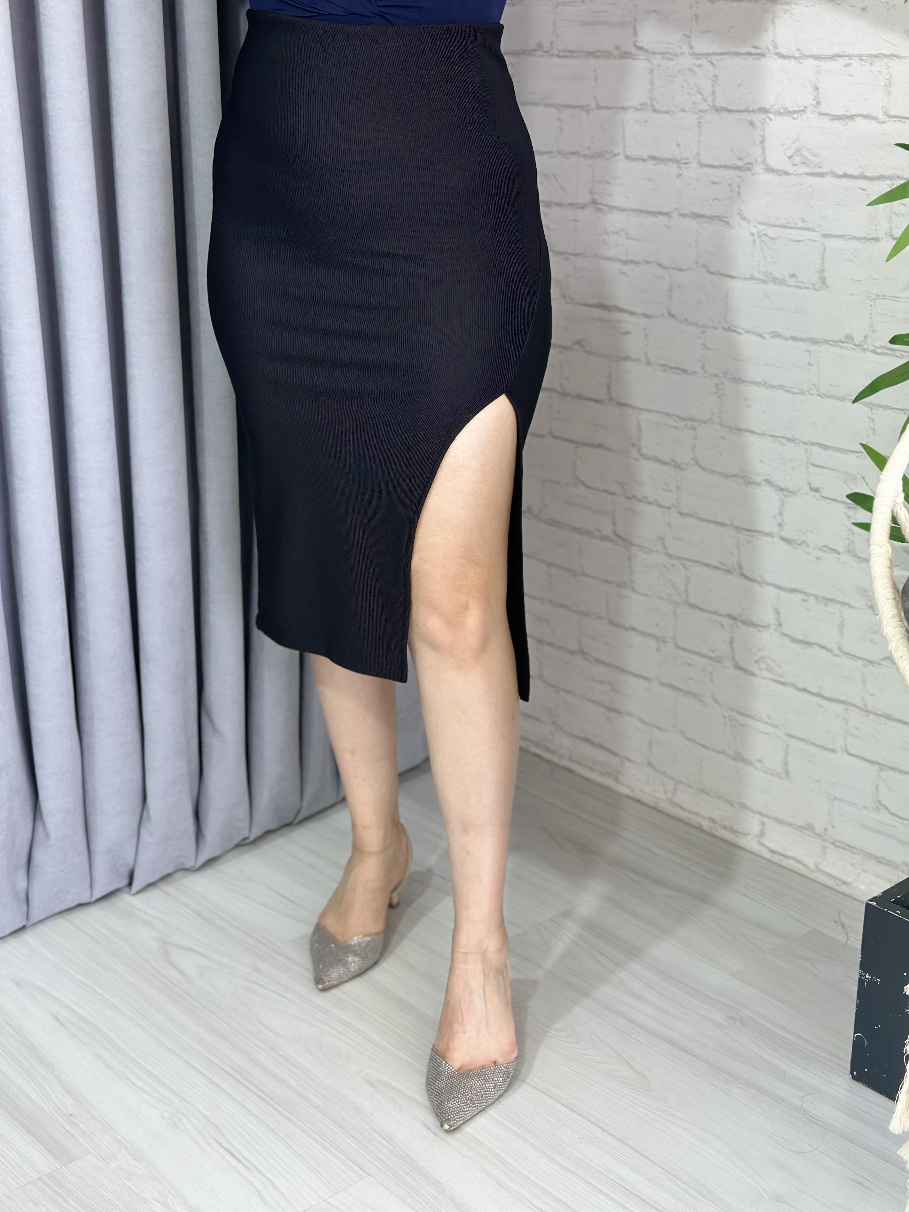 Siyah Ottoman Kumaş Likralı Yırtmaçlı Kalem Etek A450