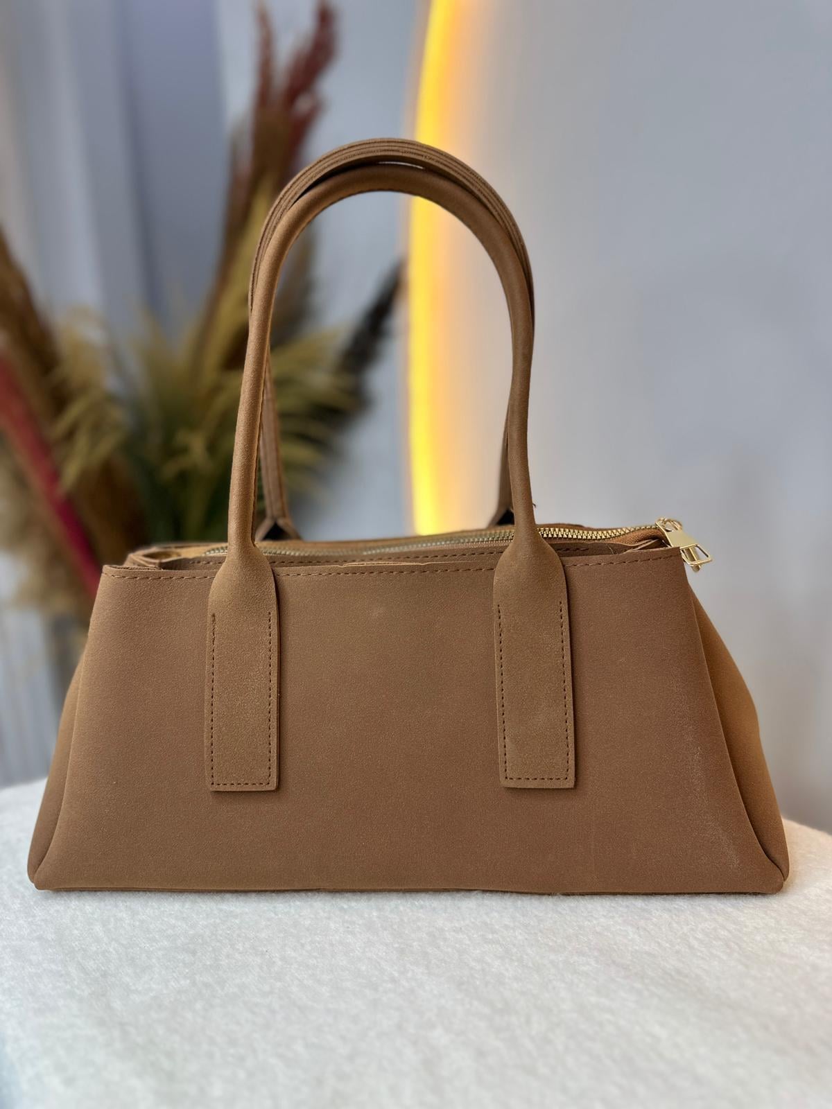 Taba Süet Nubuk 3 Gözlü Fermuar Ve Mıknatıs Kapamalı El Ve Omuz Çantası DS3625